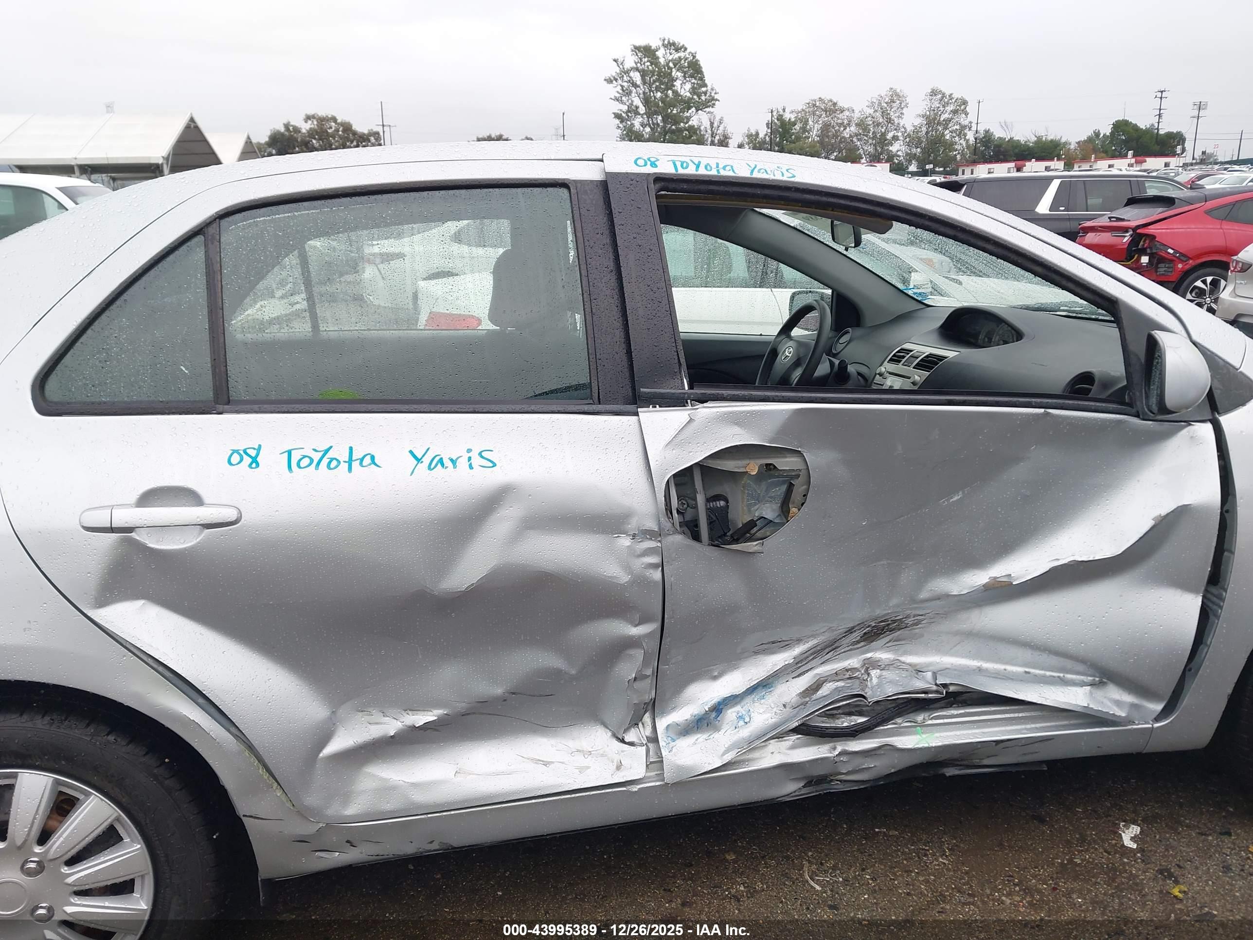 TOYOTA YARIS image 6