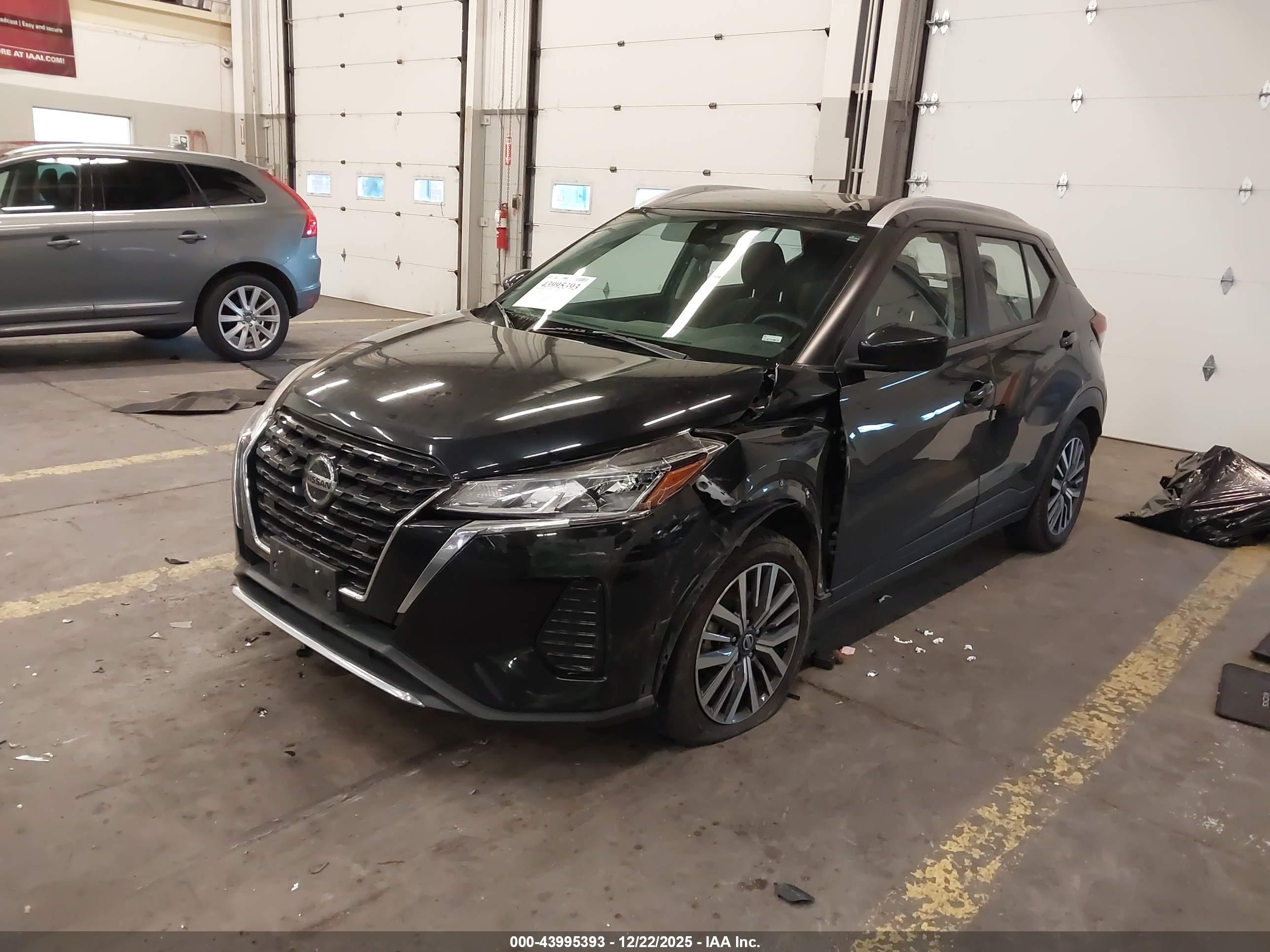 NISSAN KICKS image 2