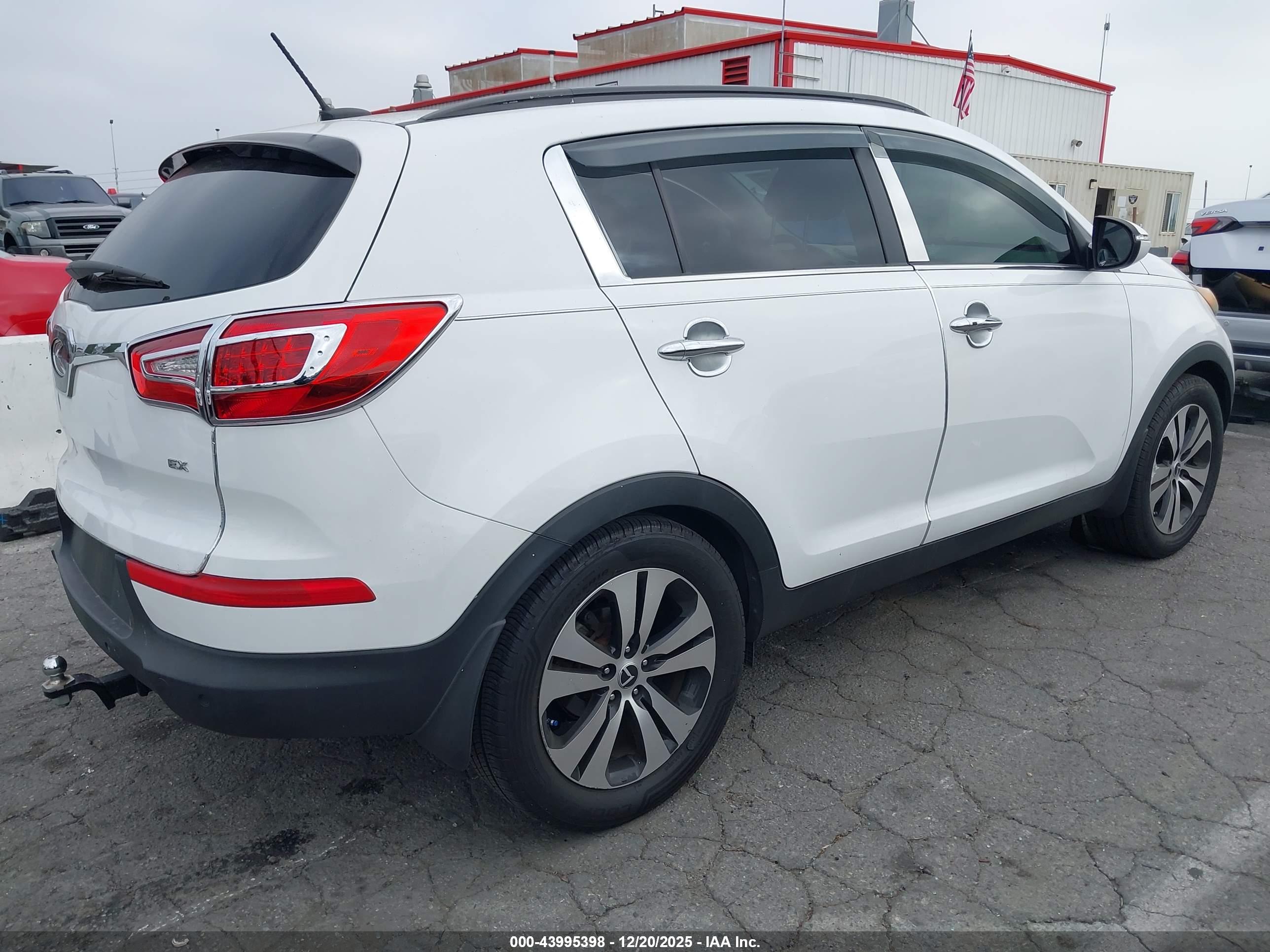 KIA SPORTAGE image 4