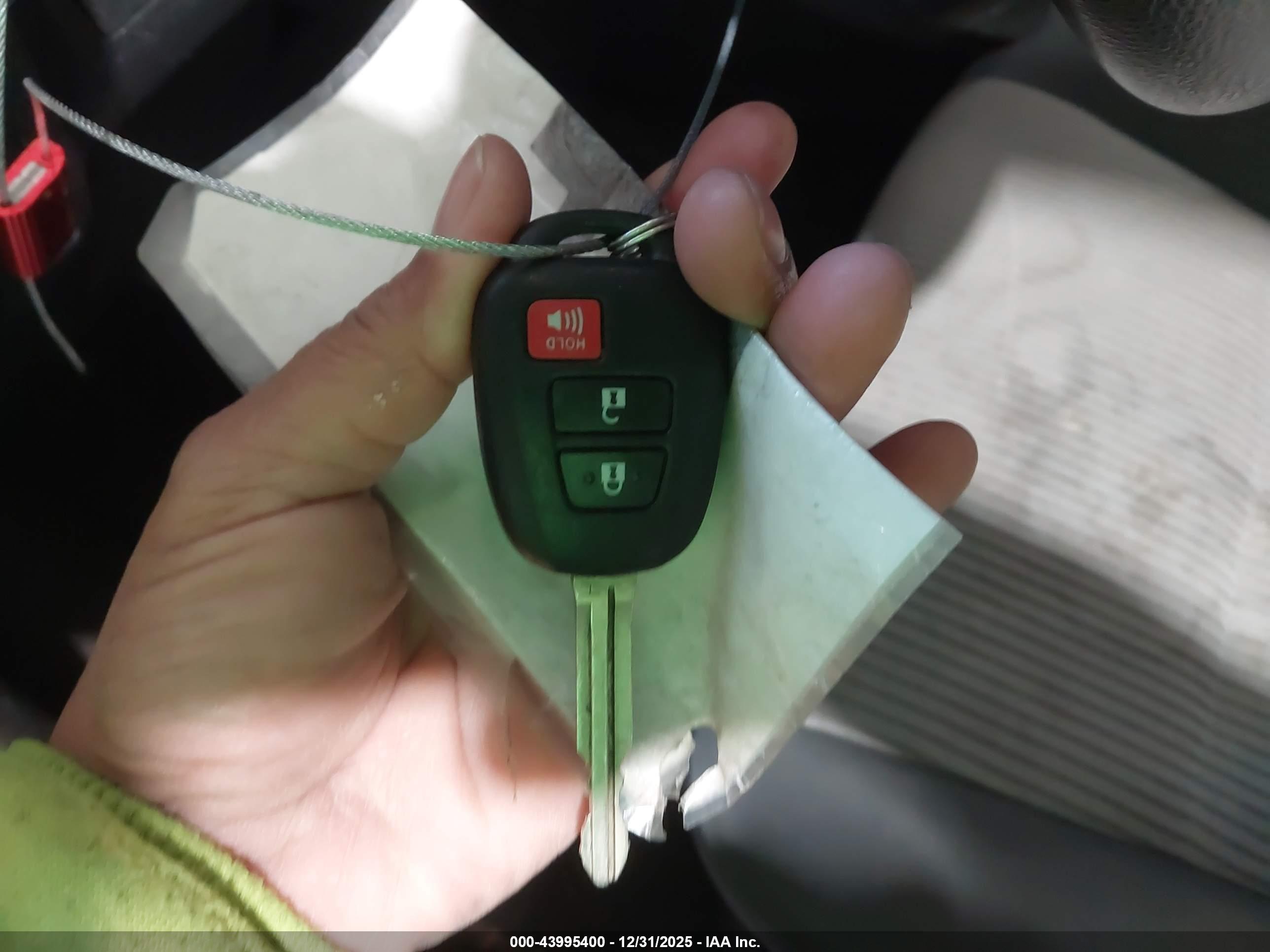 TOYOTA RAV4 image 11