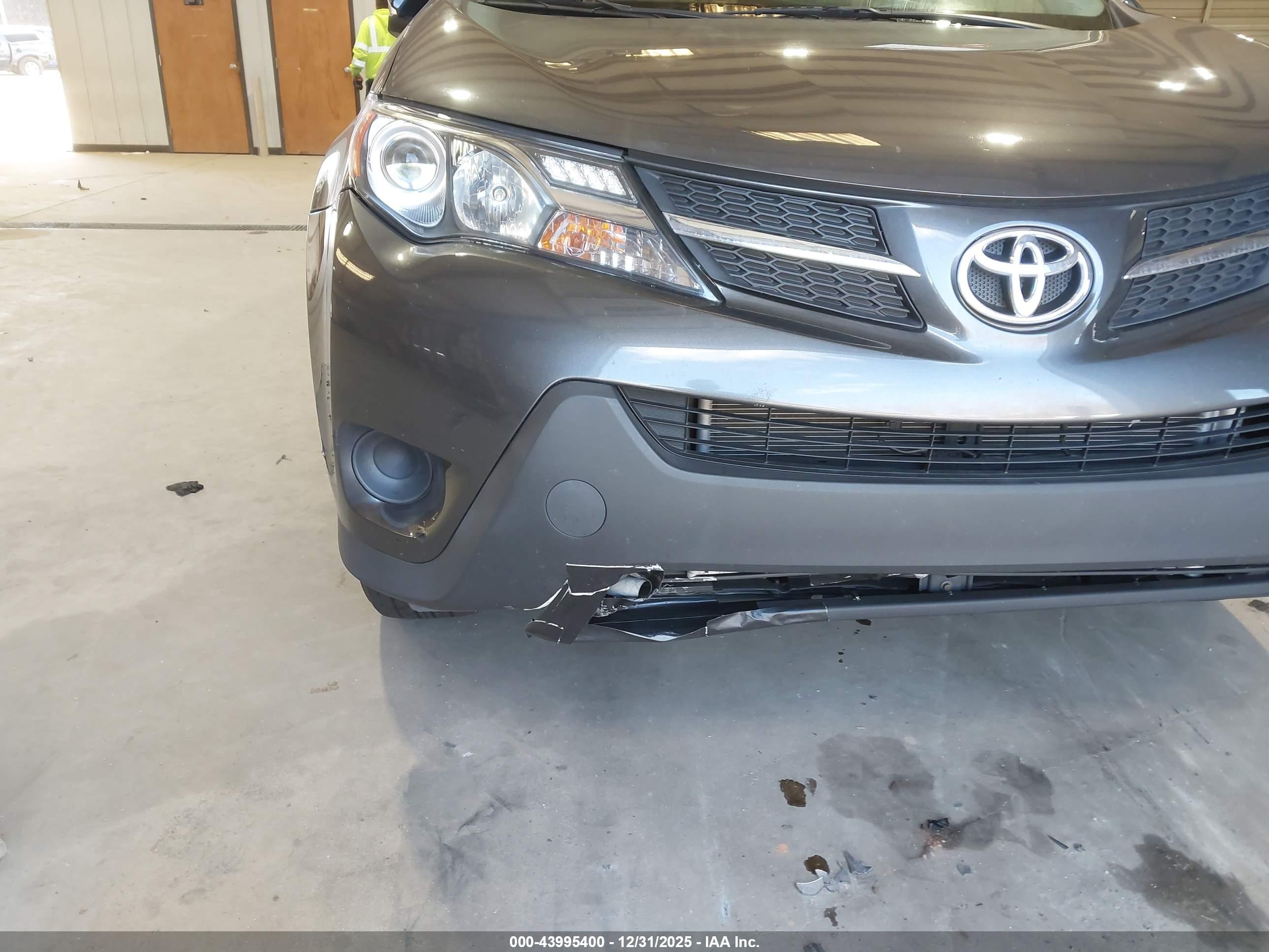 TOYOTA RAV4 image 6
