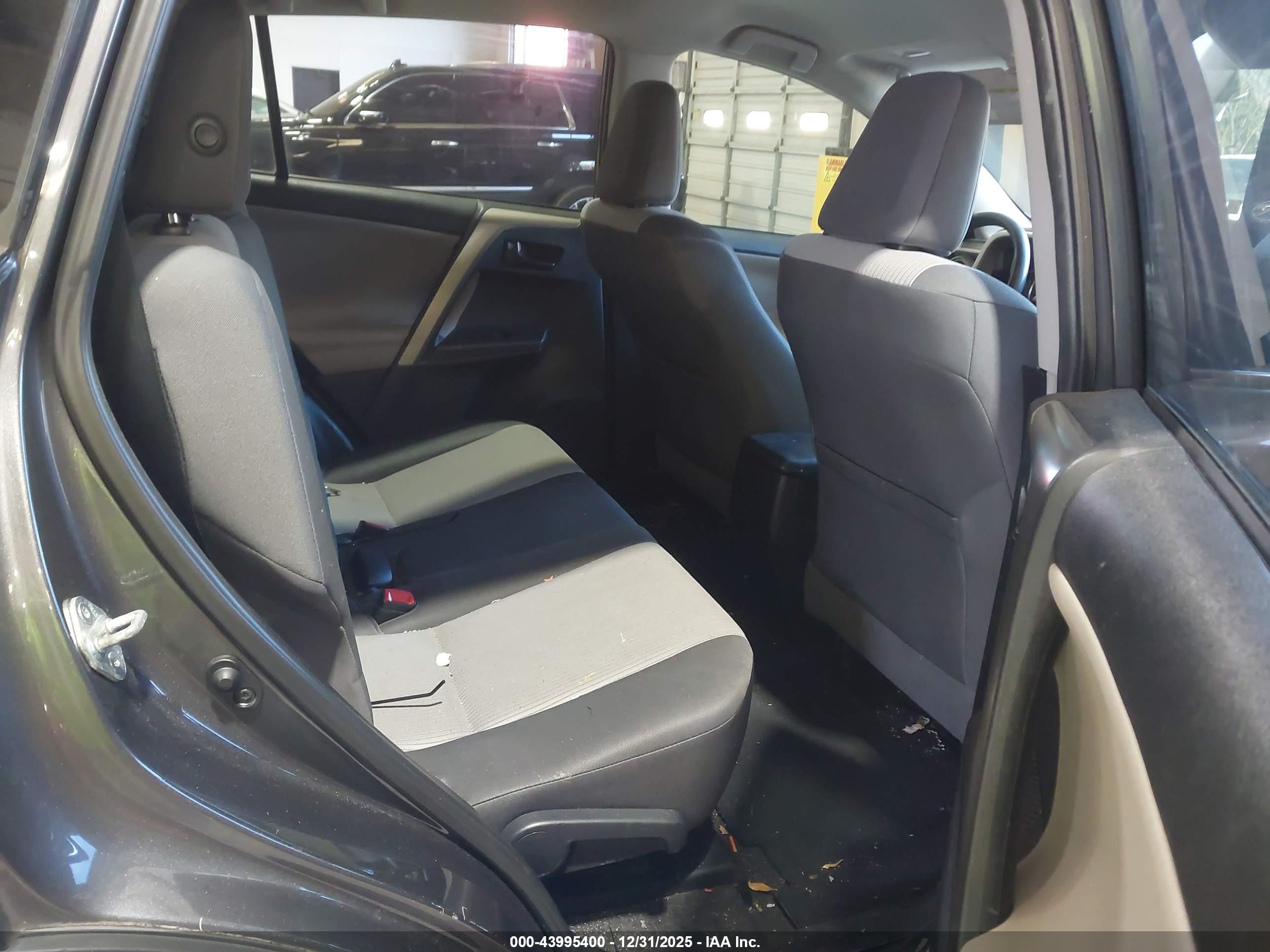 TOYOTA RAV4 image 8