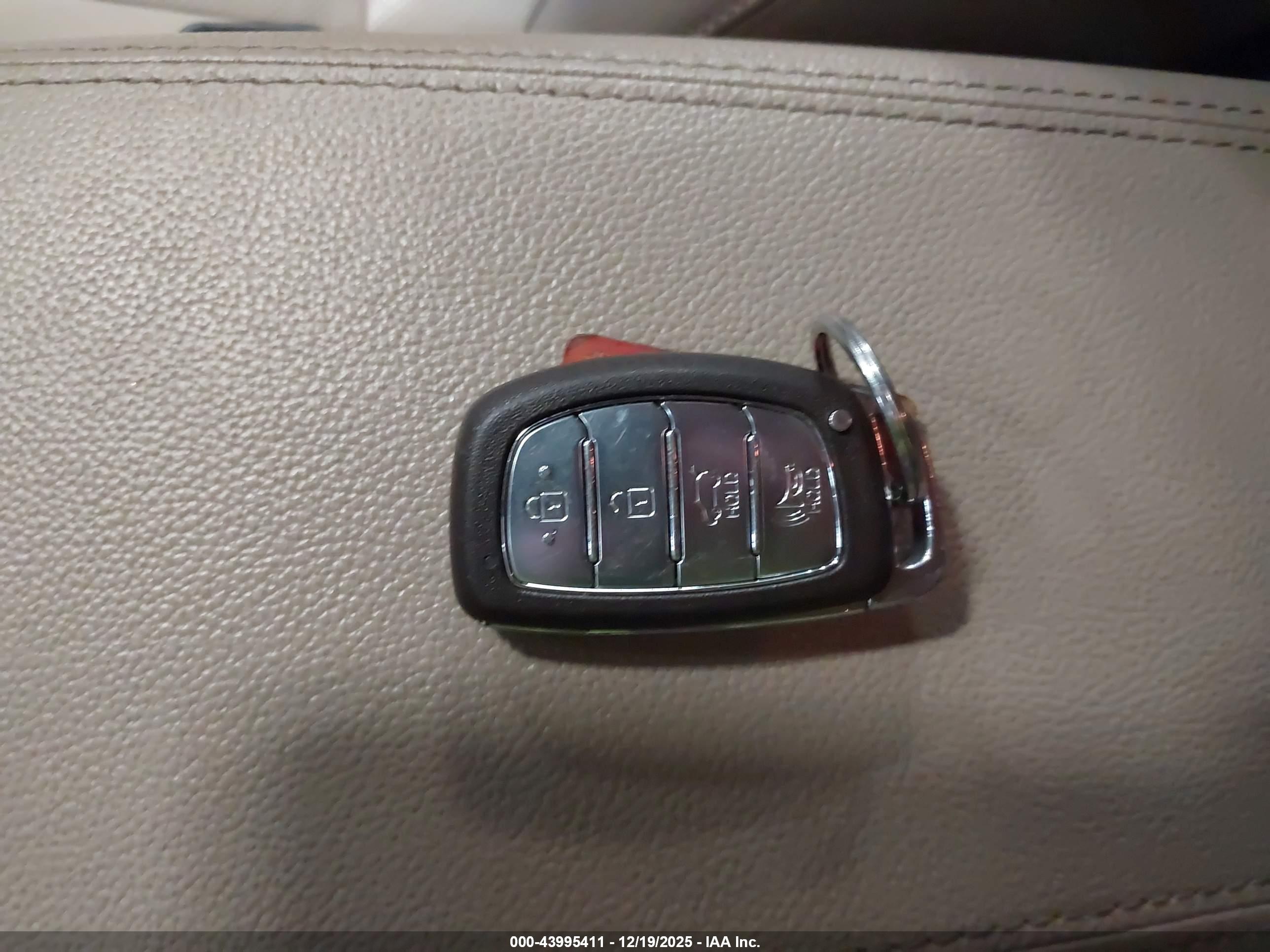 HYUNDAI TUCSON image 11