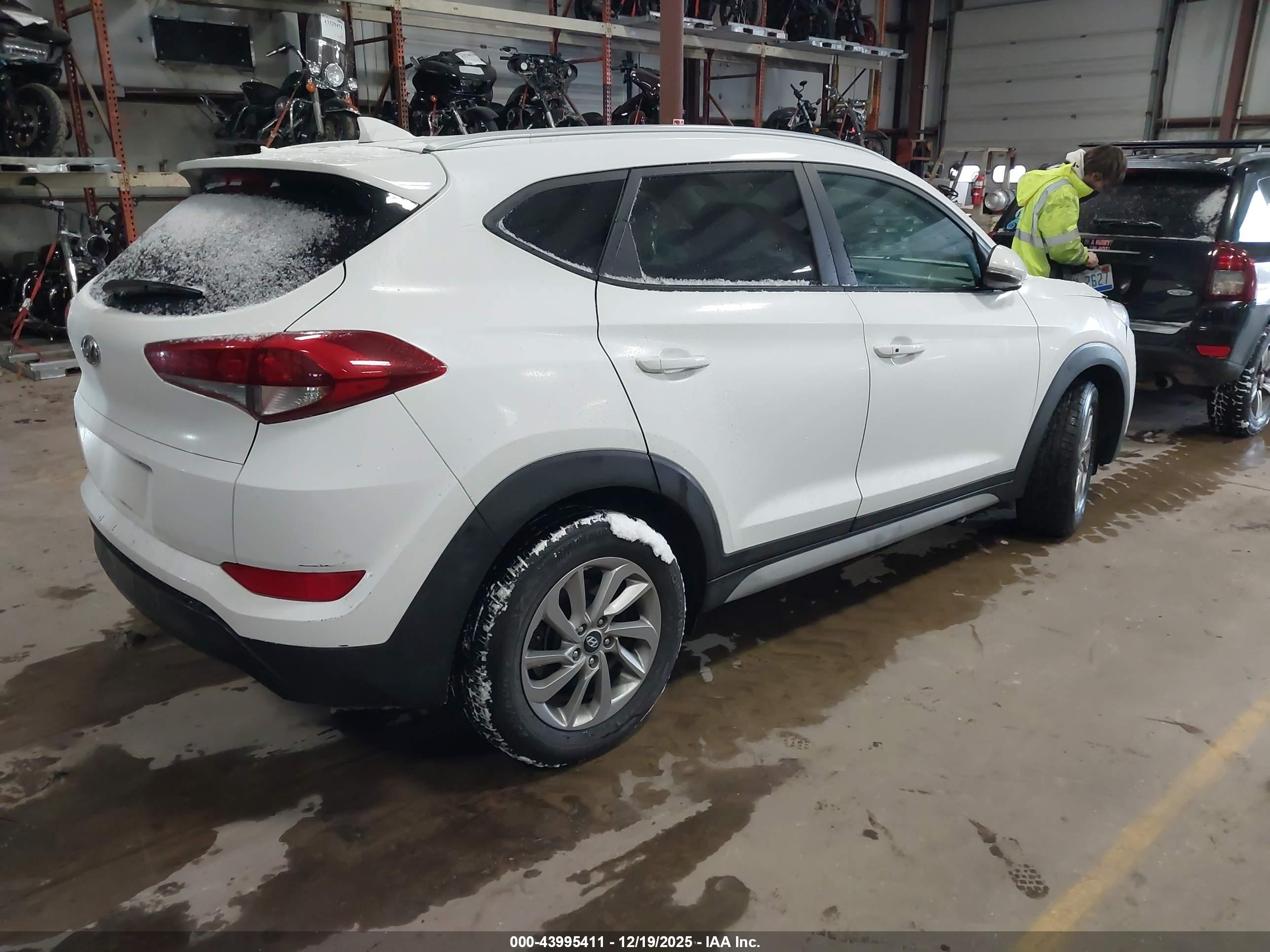 HYUNDAI TUCSON image 4