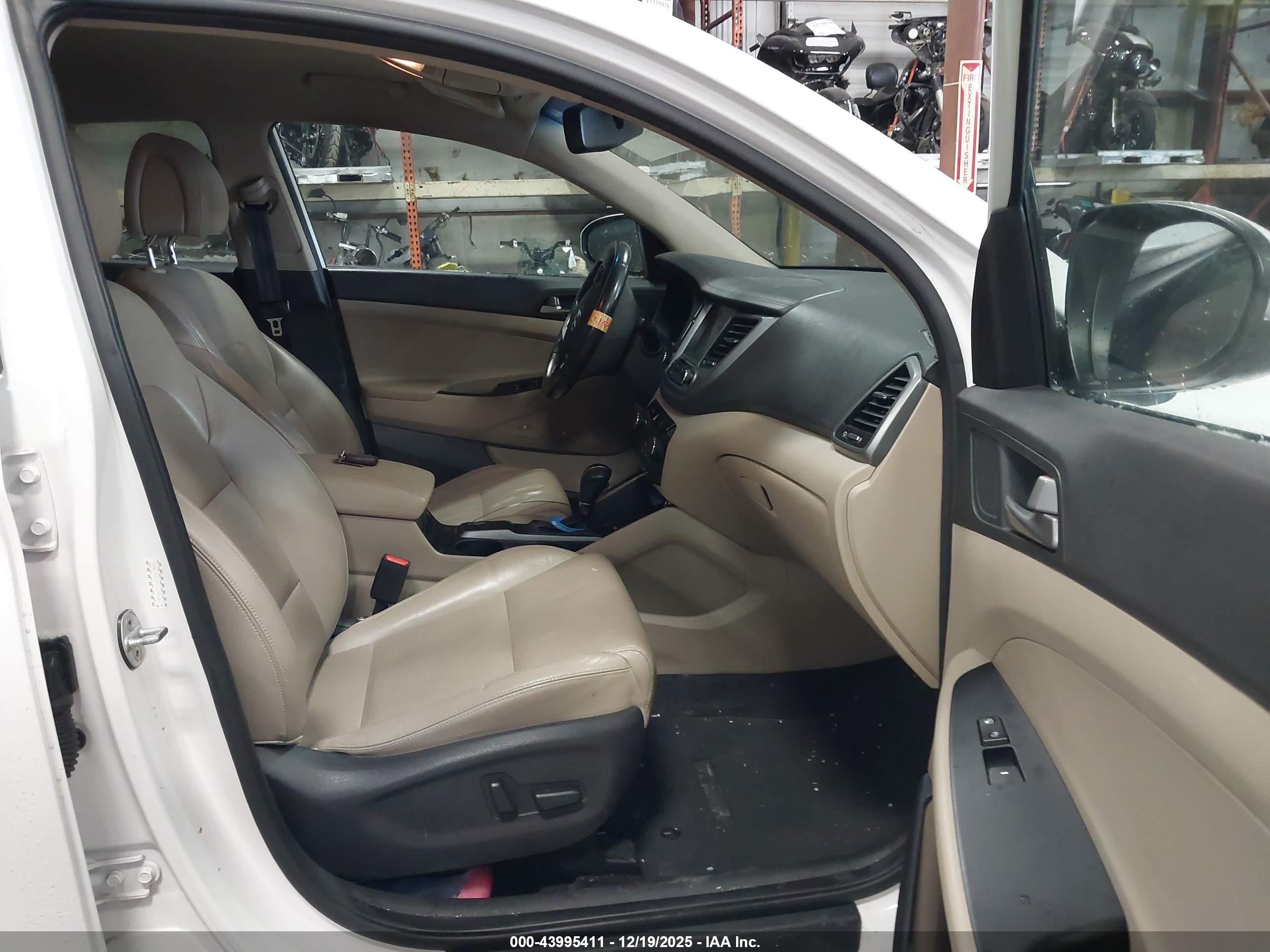 HYUNDAI TUCSON image 5