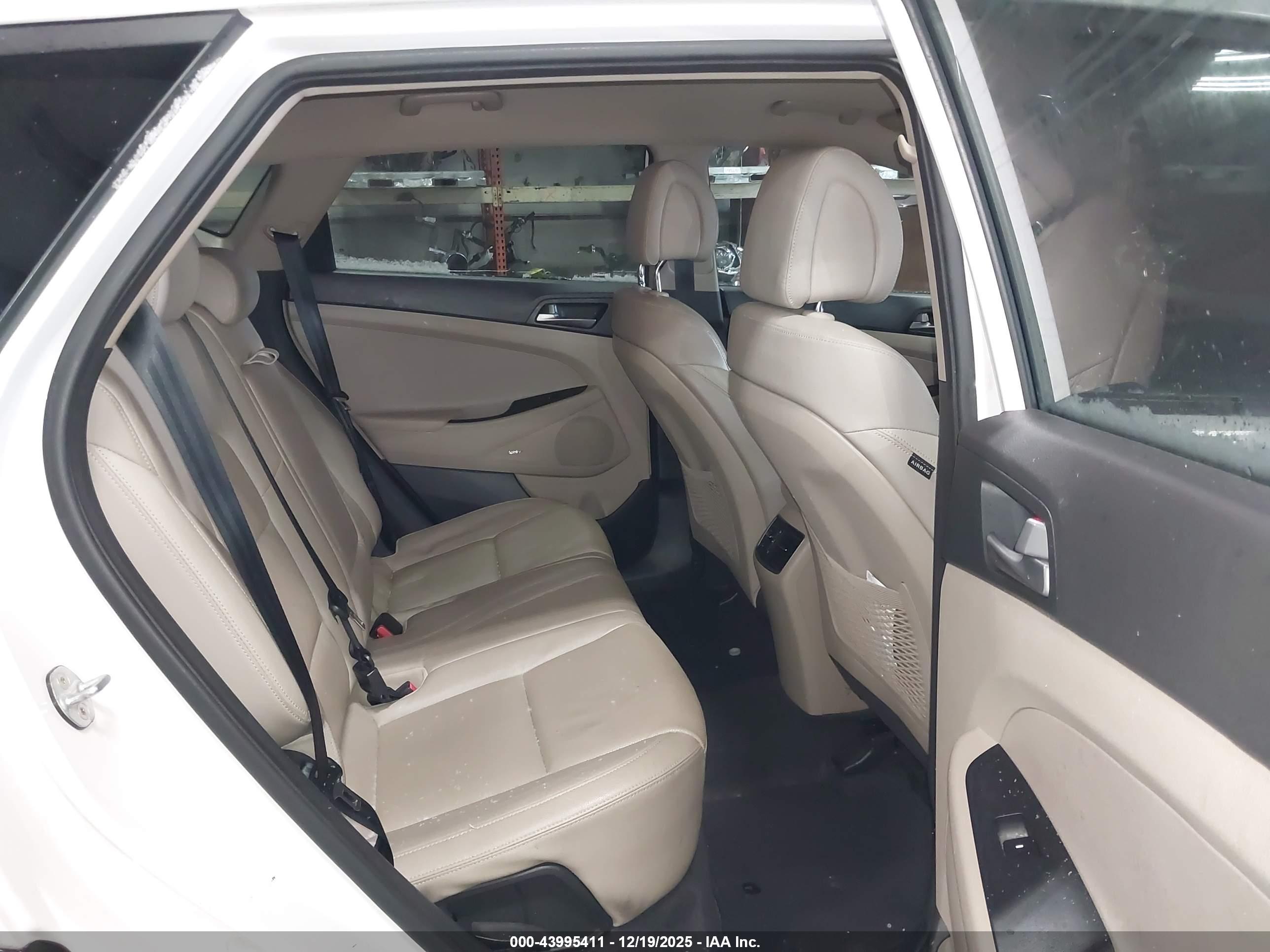 HYUNDAI TUCSON image 8
