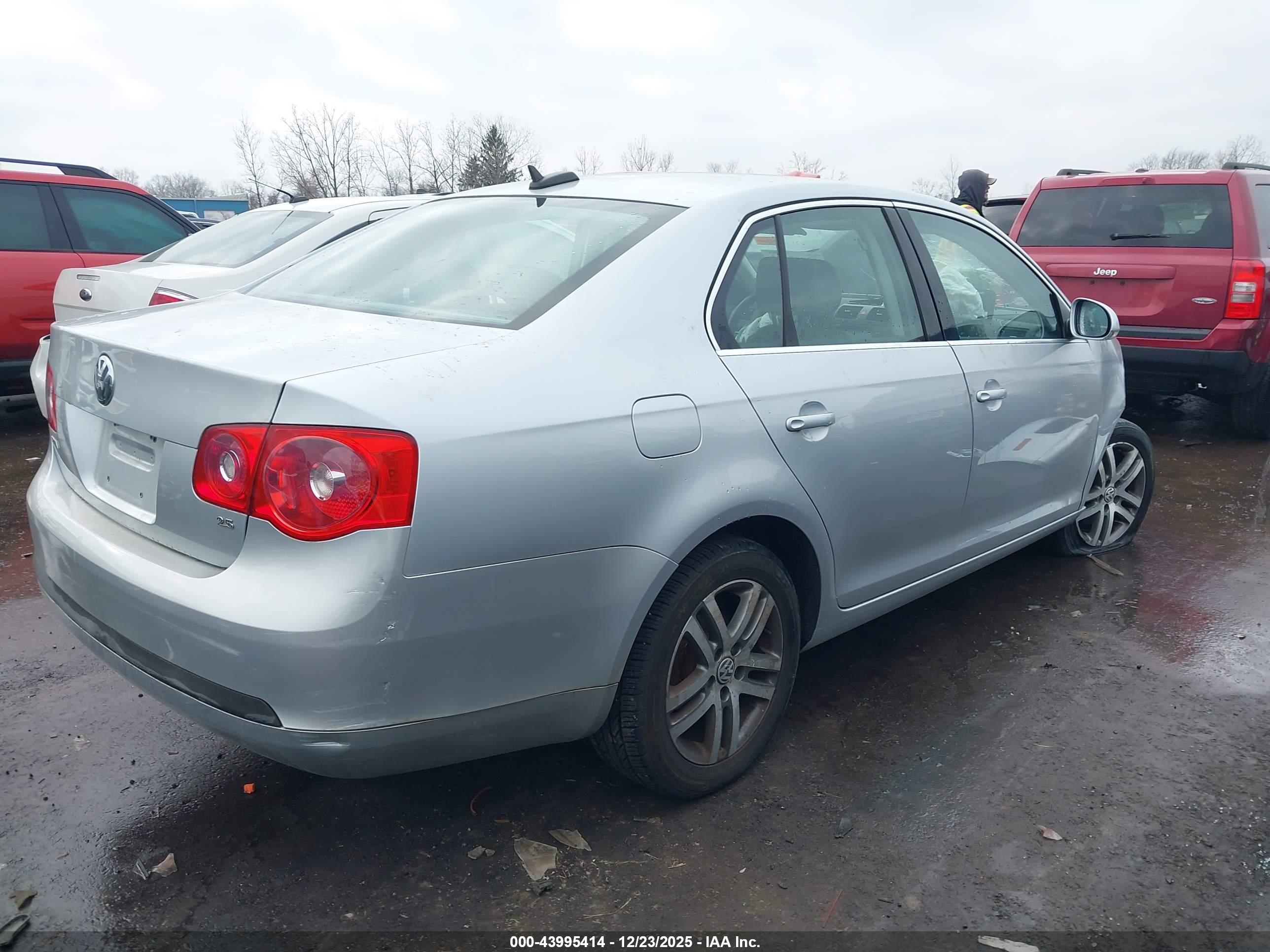 VOLKSWAGEN JETTA image 4