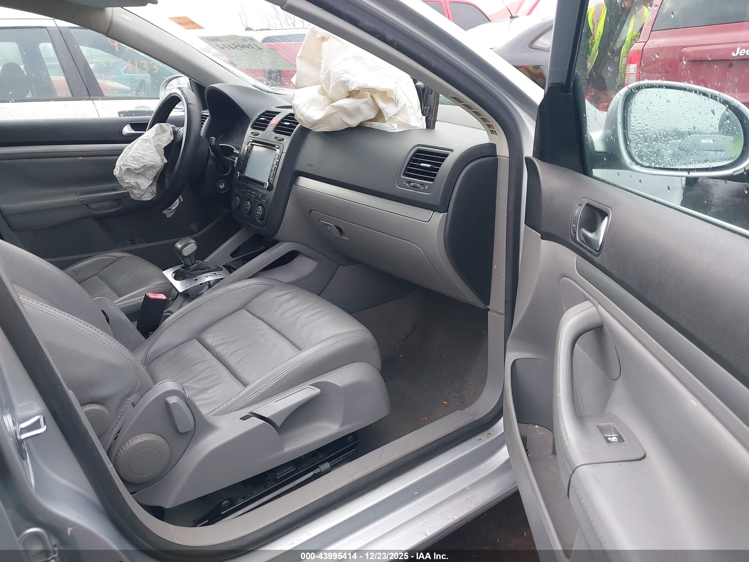 VOLKSWAGEN JETTA image 5