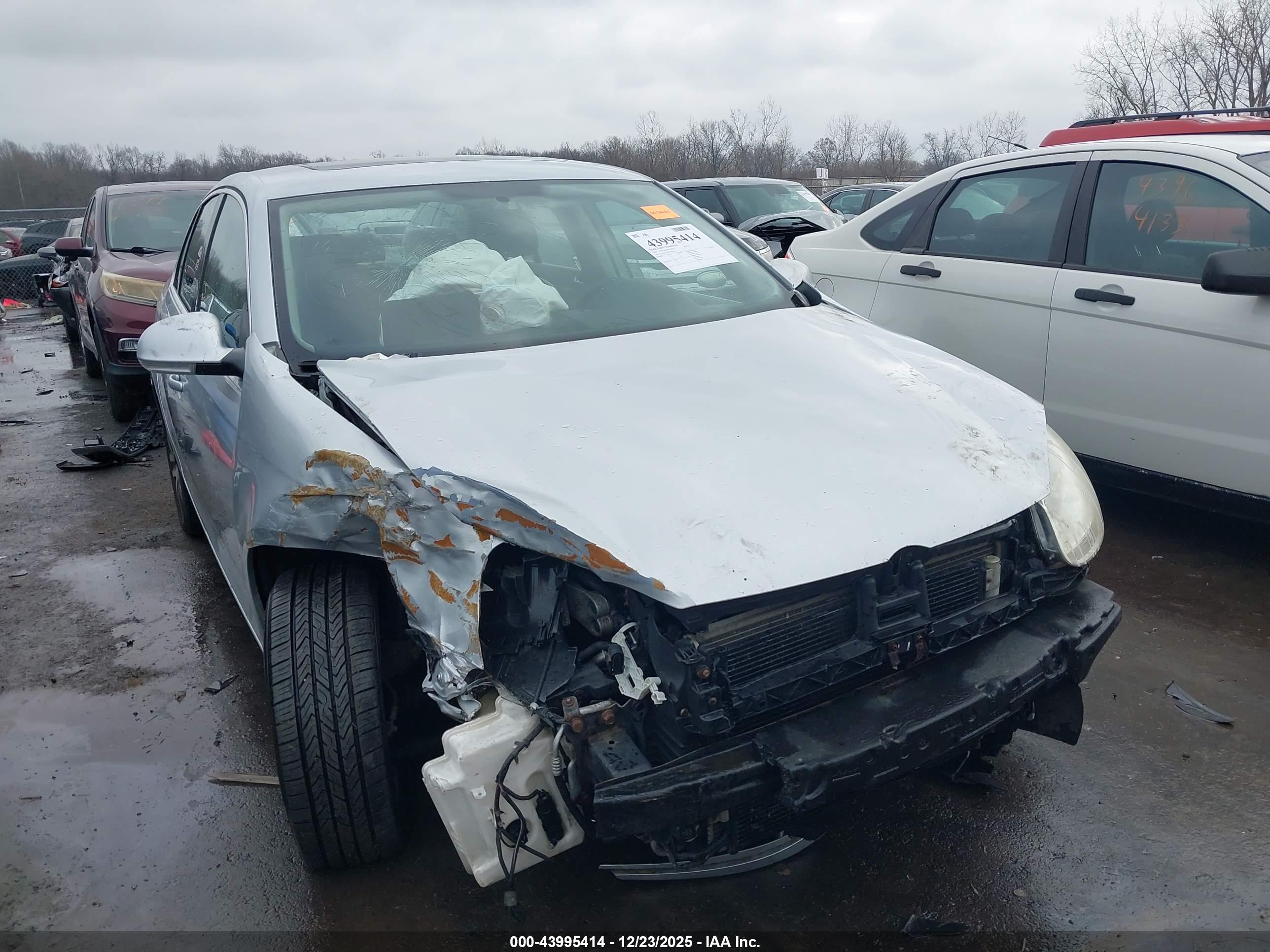 VOLKSWAGEN JETTA image 6