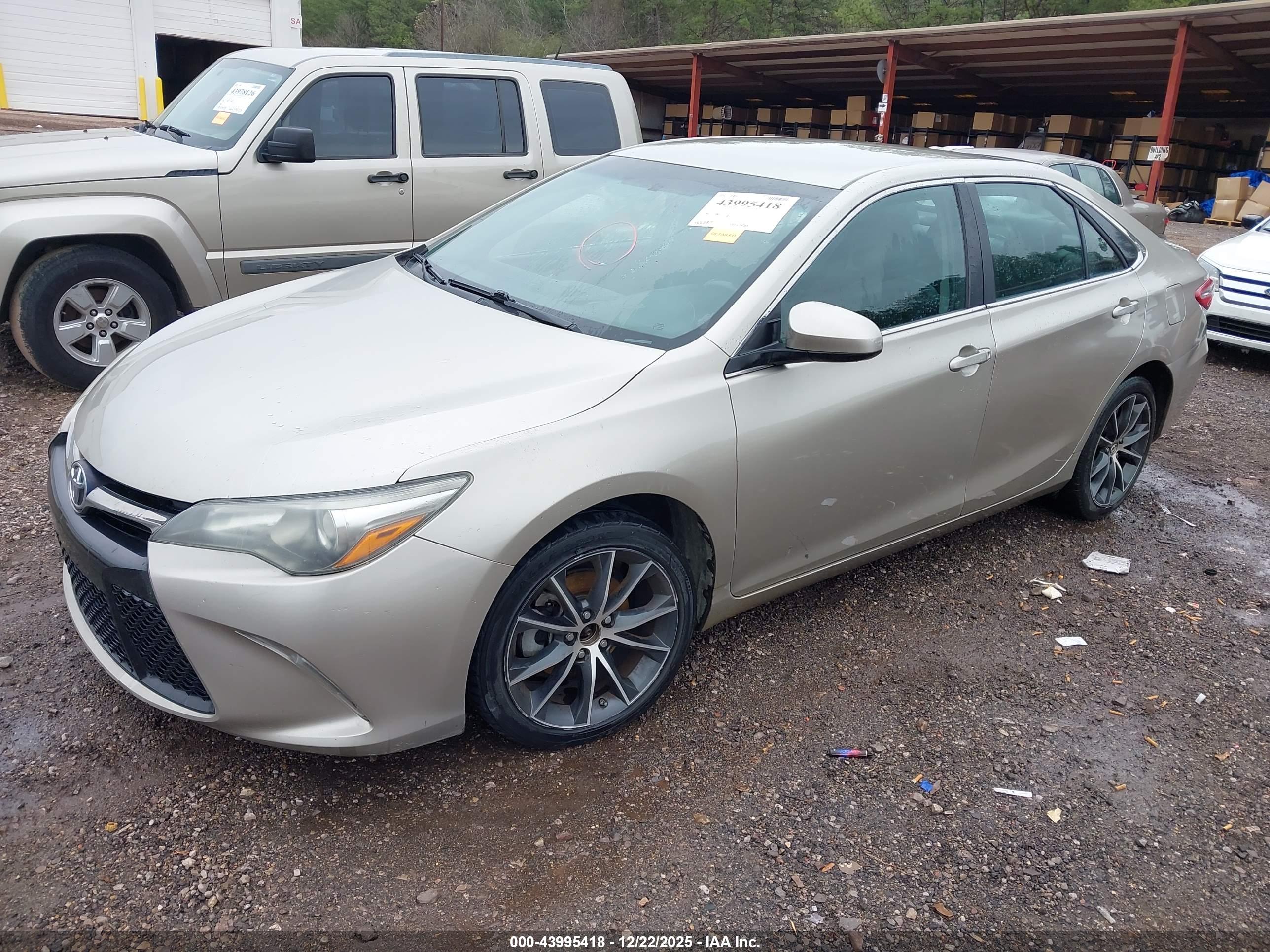 TOYOTA CAMRY image 2