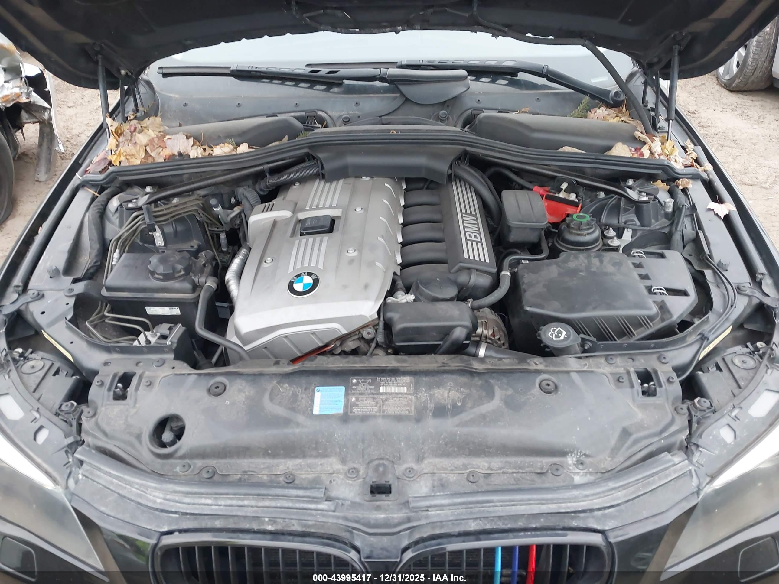 BMW 525XI image 10
