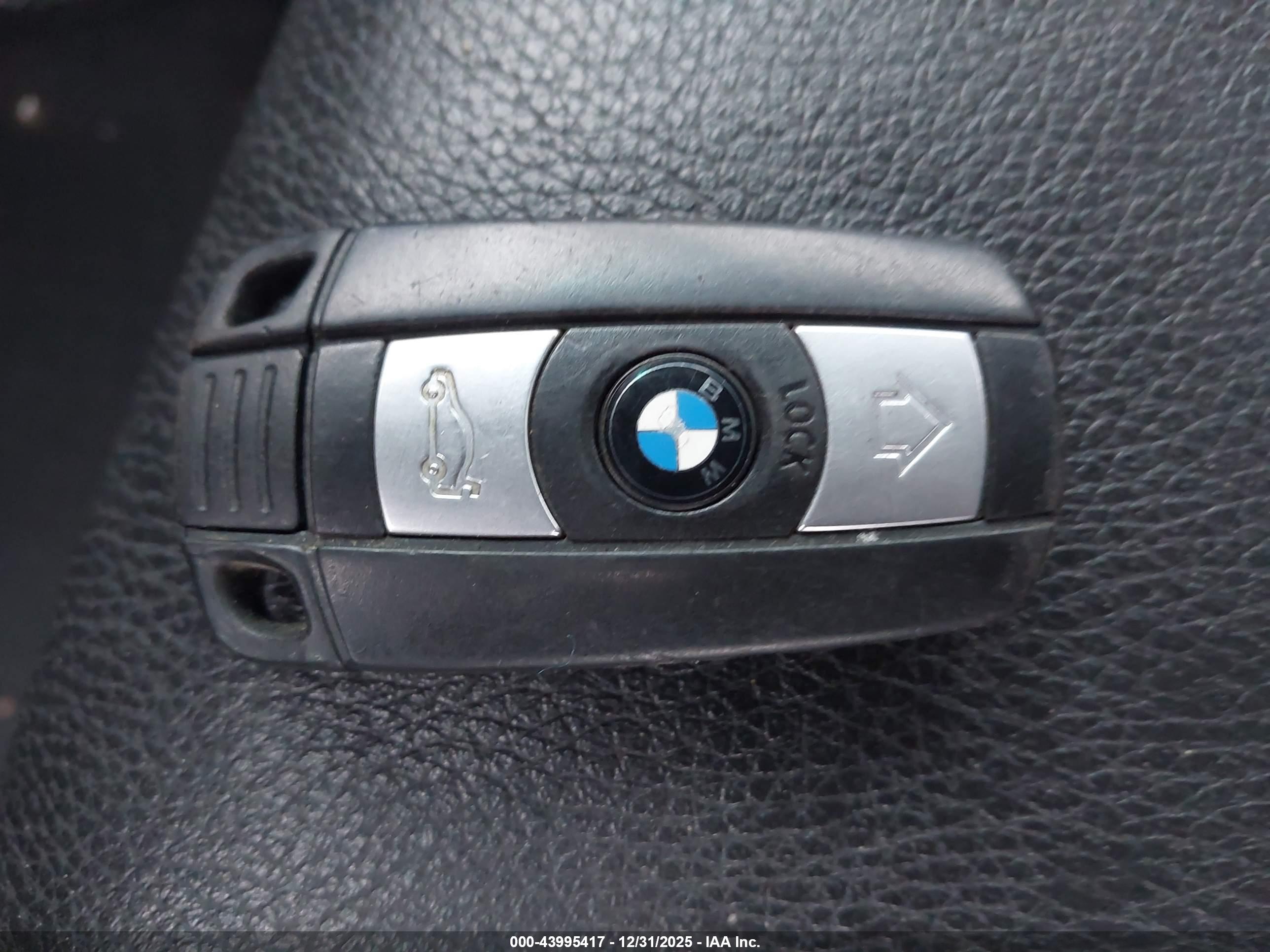 BMW 525XI image 11