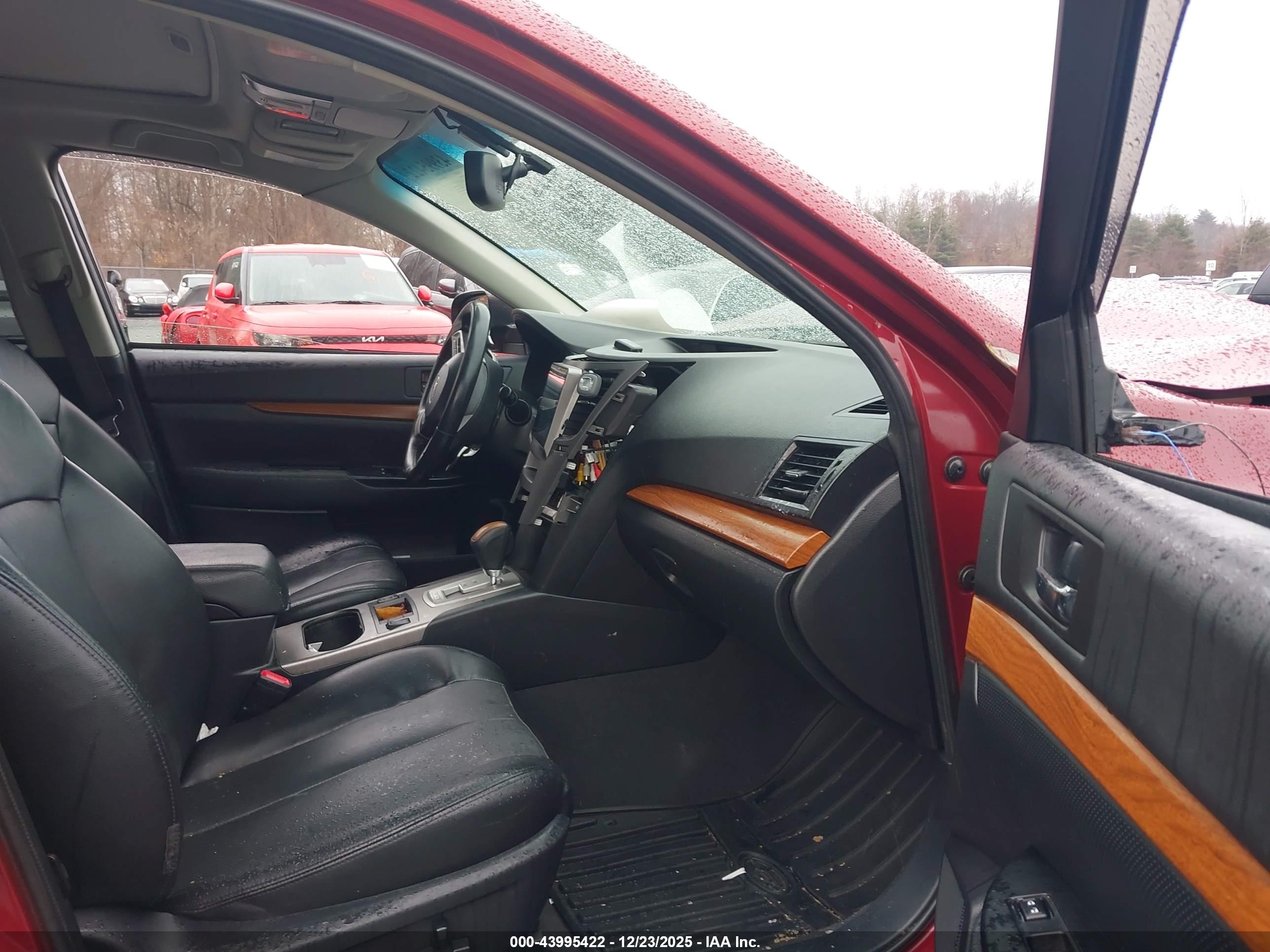 SUBARU OUTBACK image 5