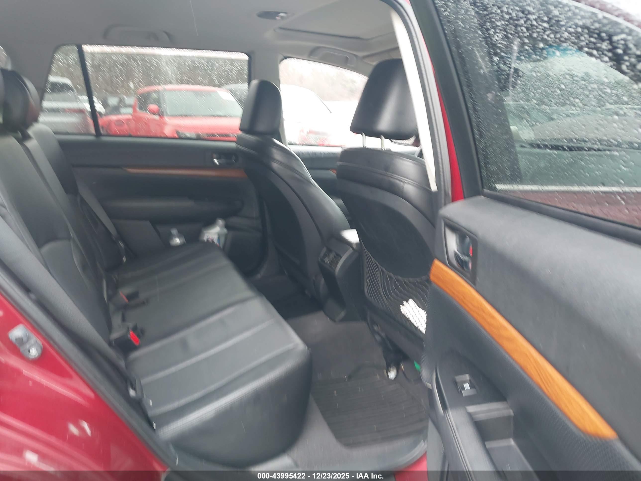 SUBARU OUTBACK image 8