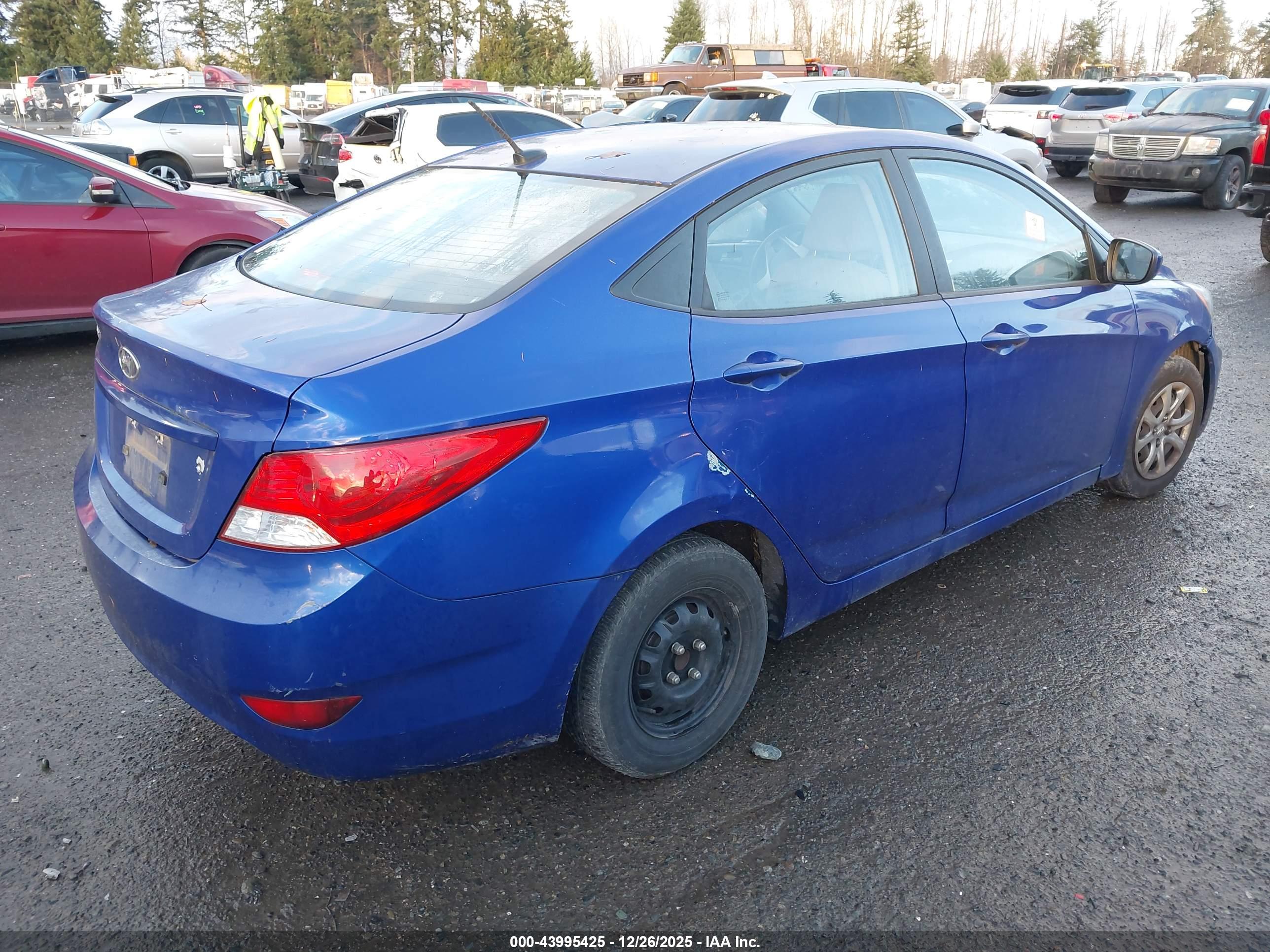 HYUNDAI ACCENT image 4