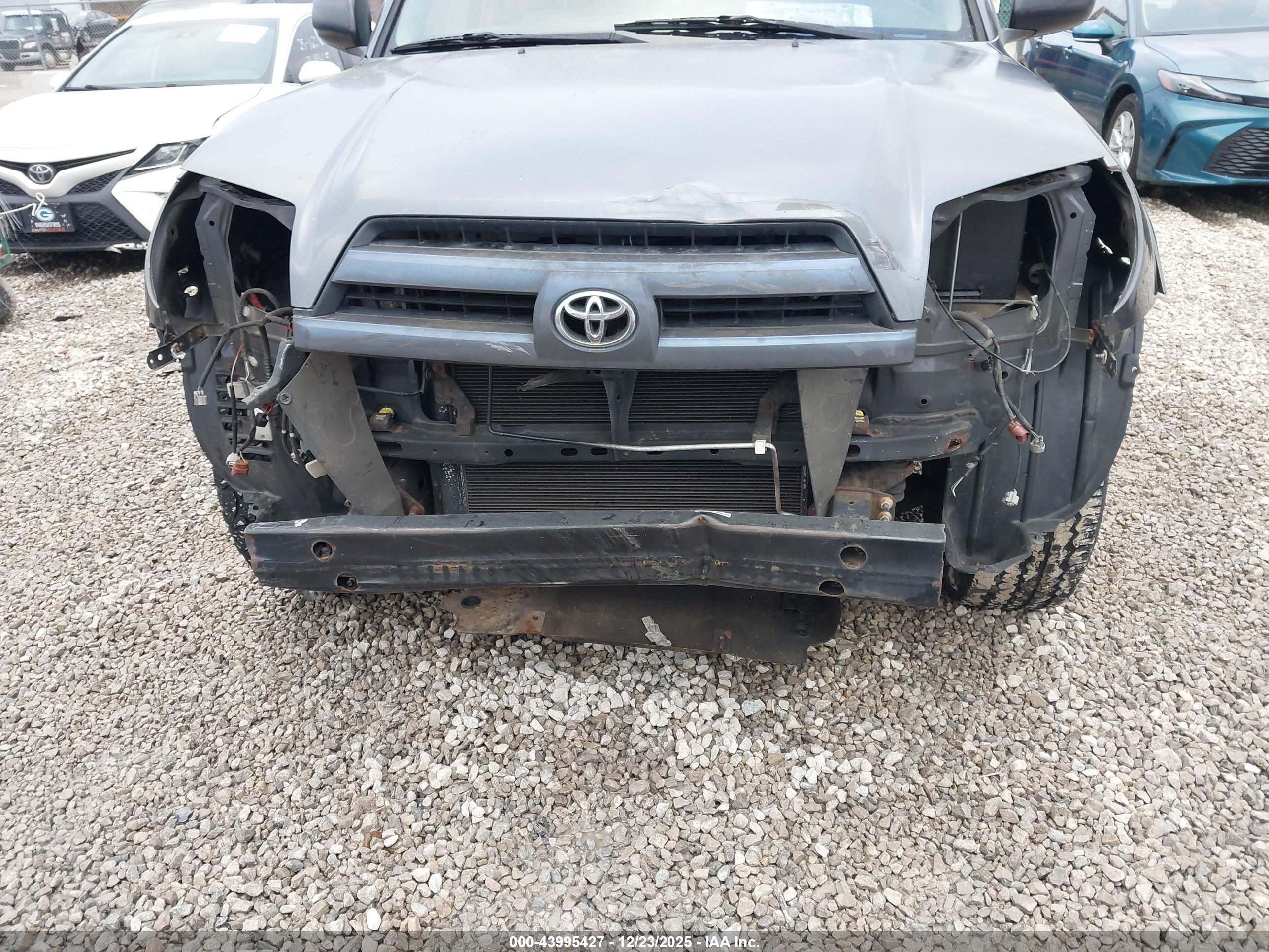TOYOTA 4RUNNER image 6