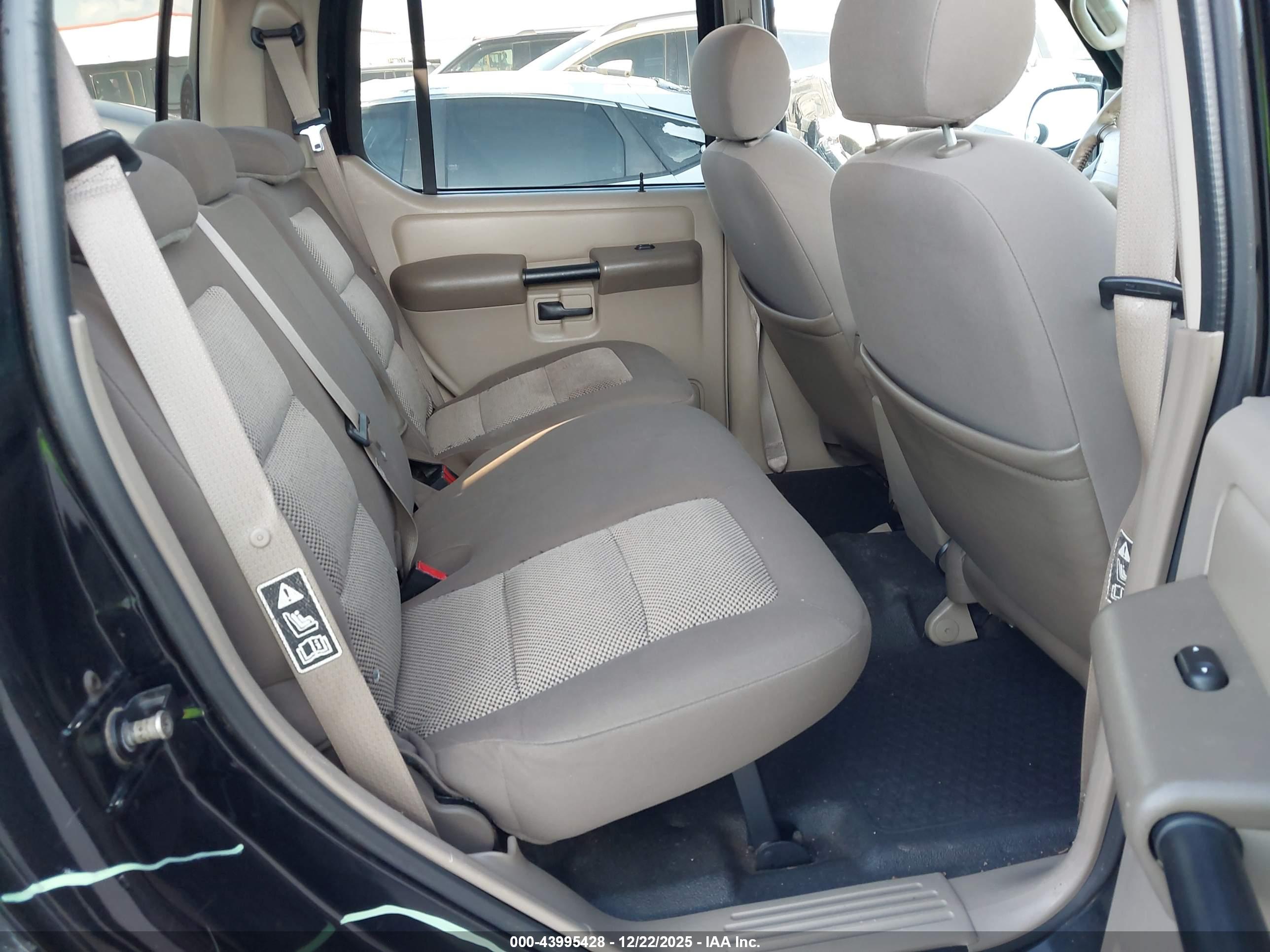 FORD EXPLORER image 8