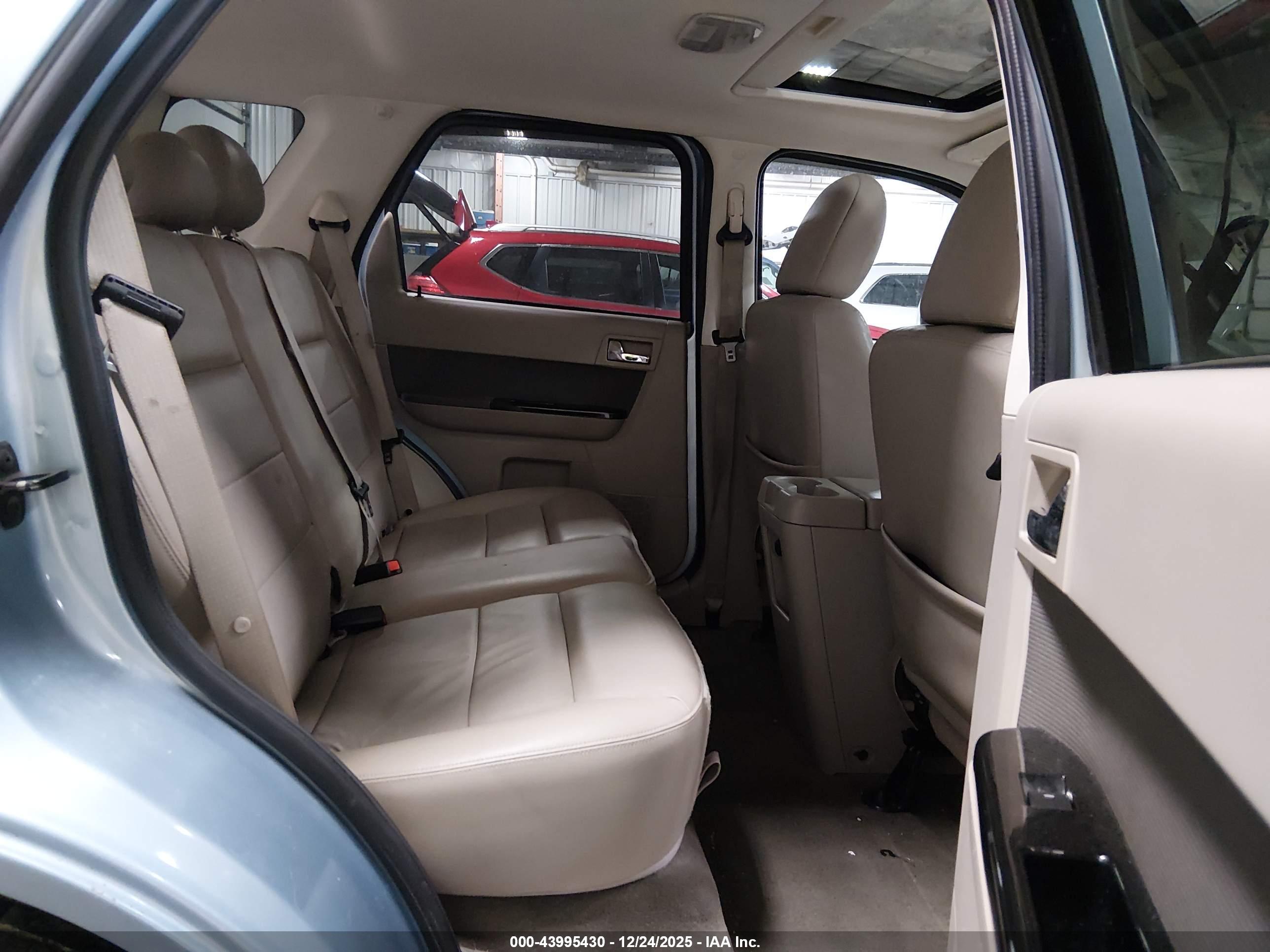 FORD ESCAPE image 8