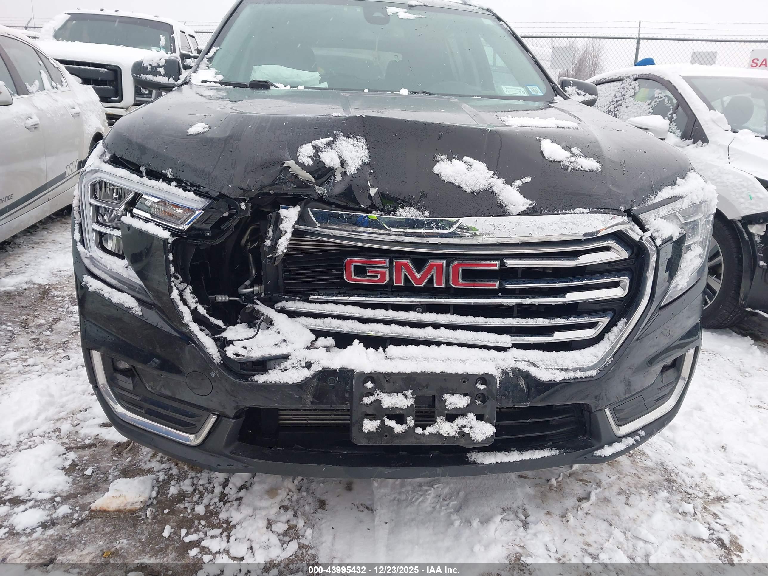 GMC TERRAIN image 6