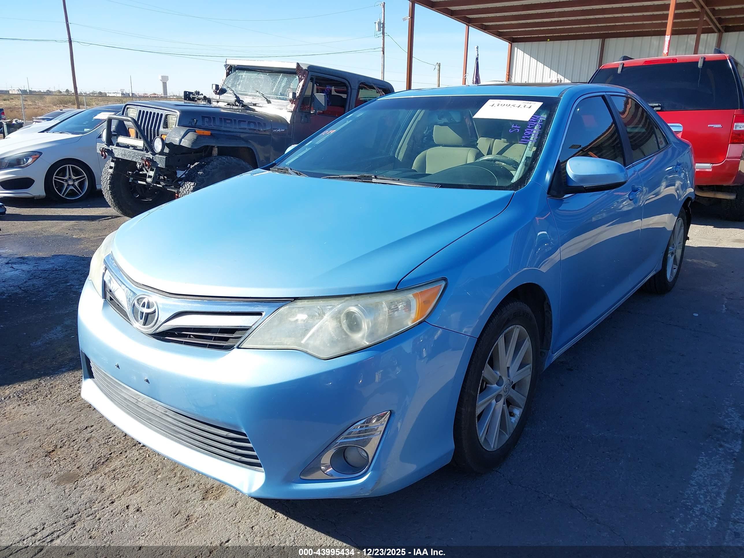 TOYOTA CAMRY image 2