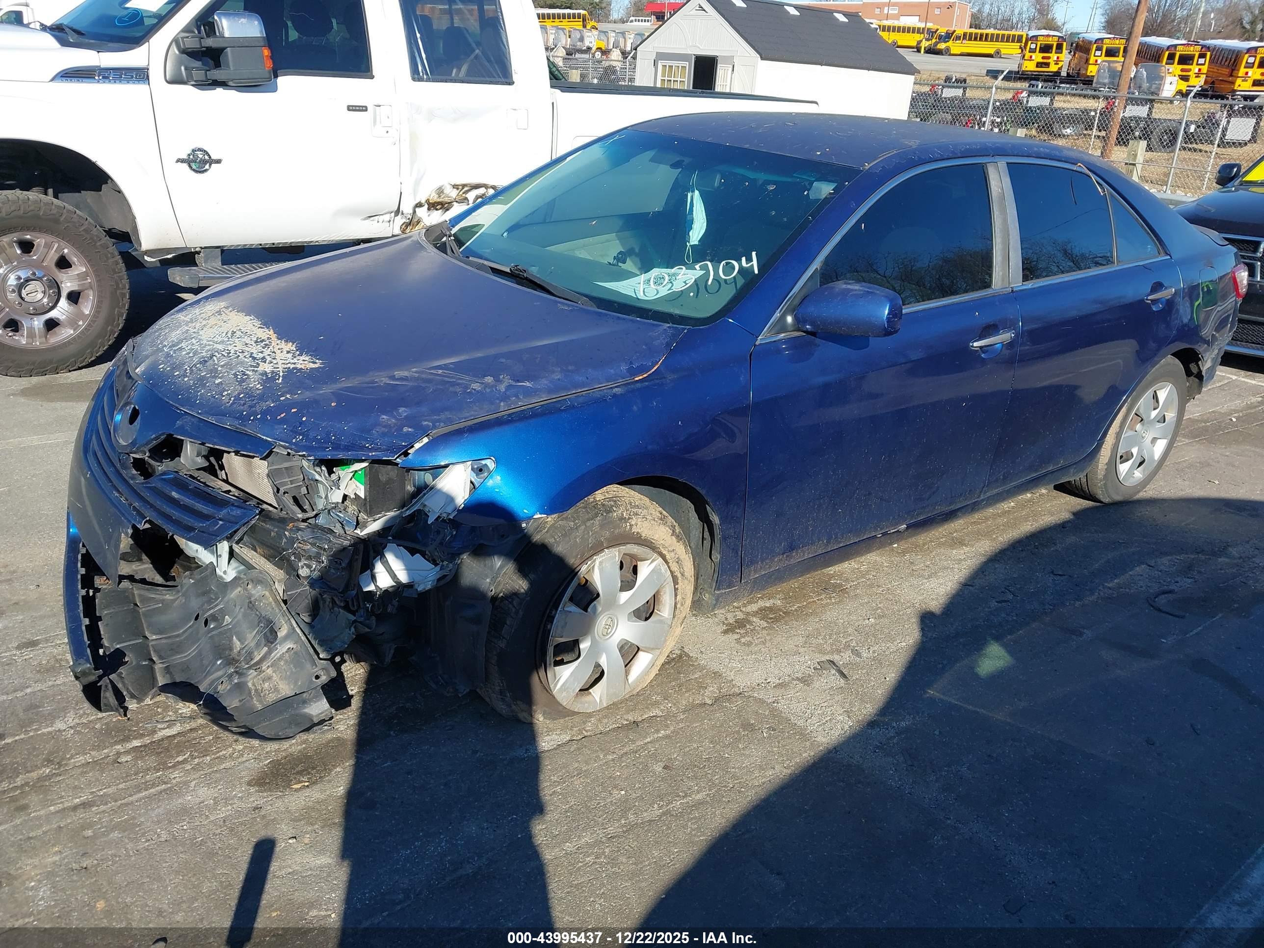 TOYOTA CAMRY image 2