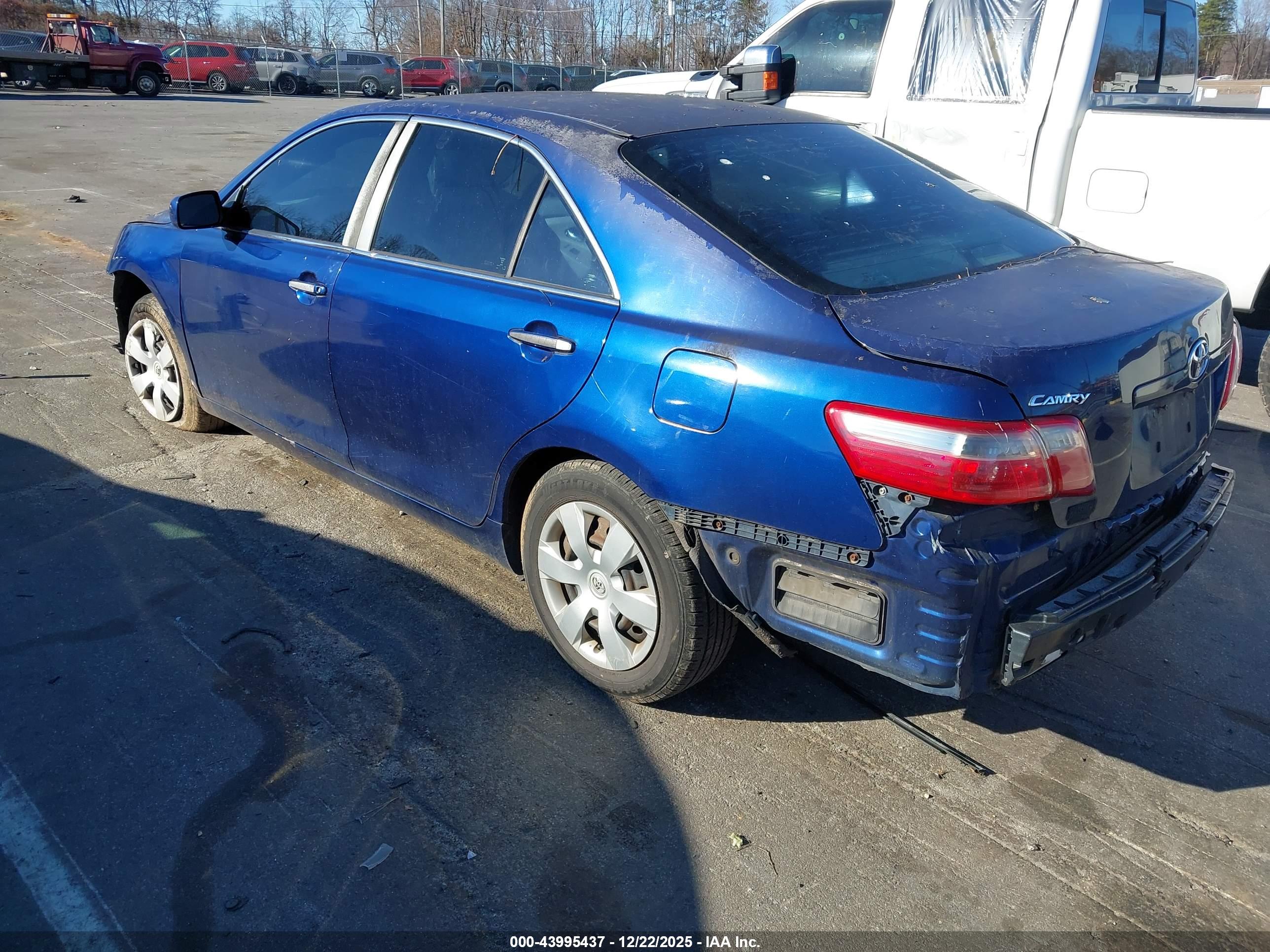 TOYOTA CAMRY image 3