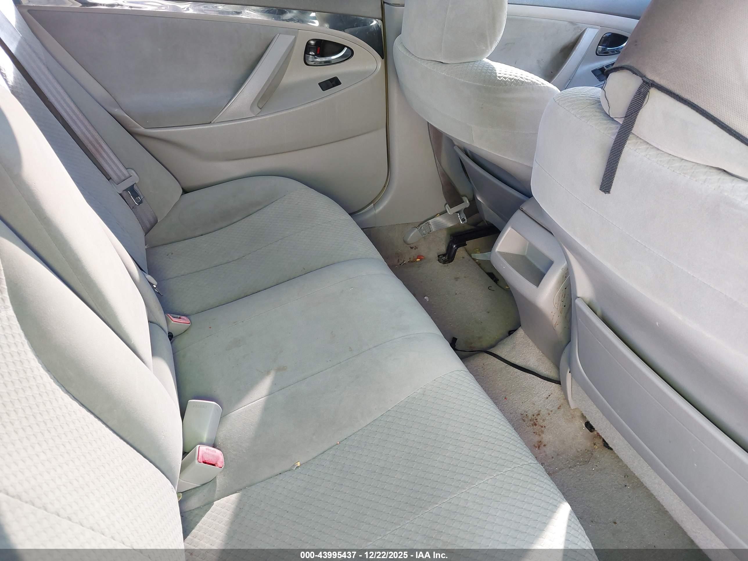 TOYOTA CAMRY image 8