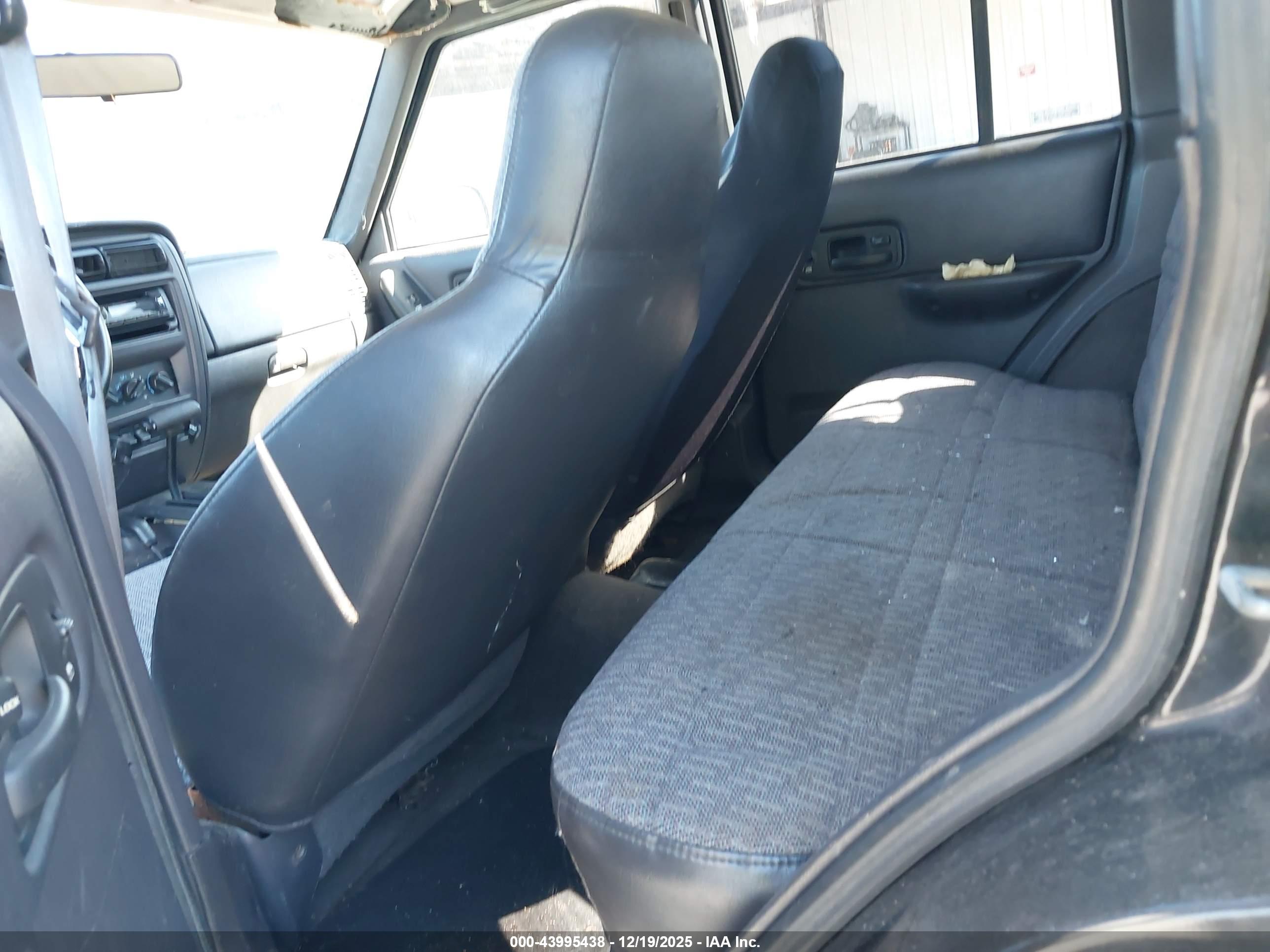JEEP CHEROKEE image 8