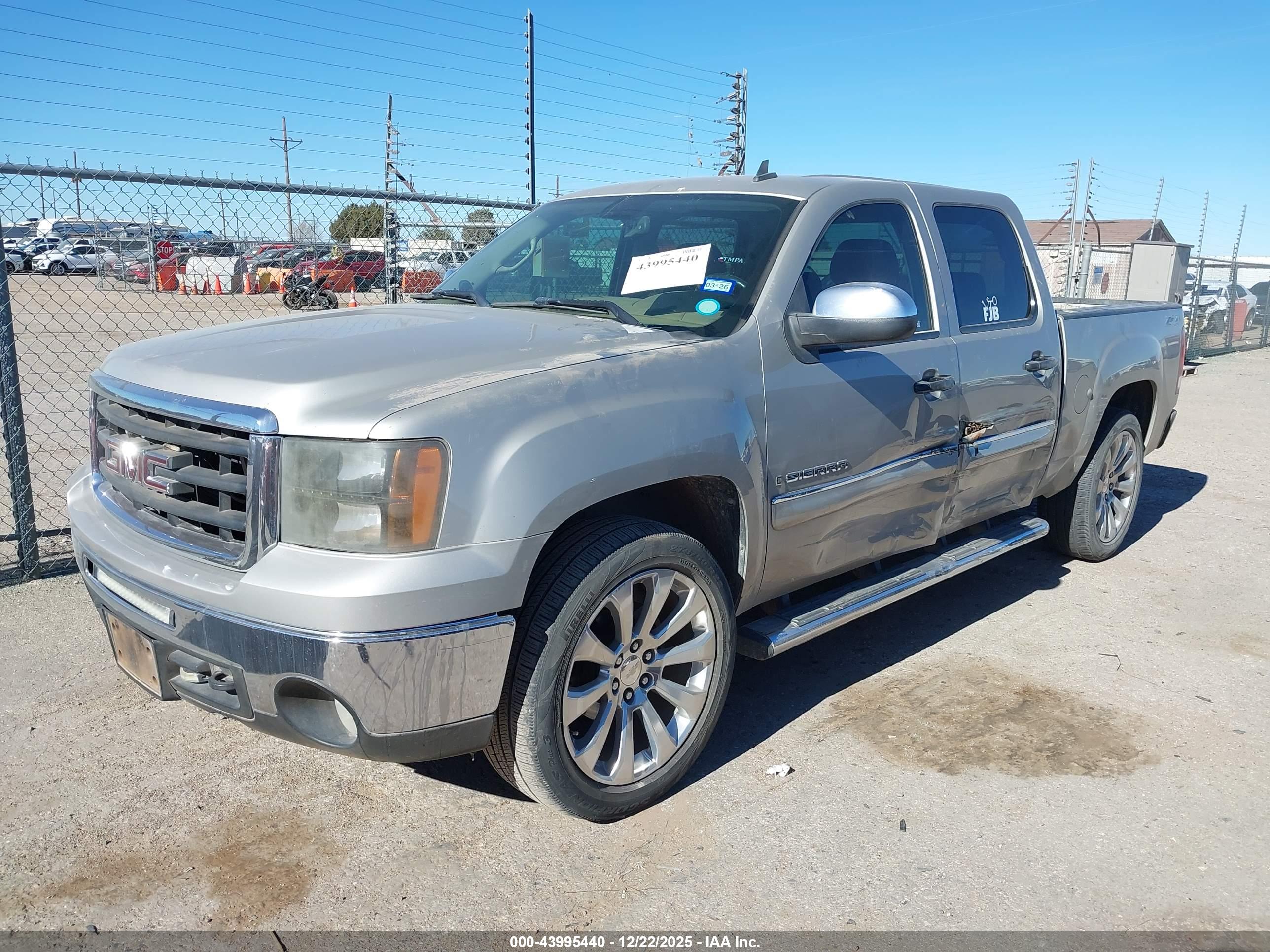 GMC SIERRA image 2