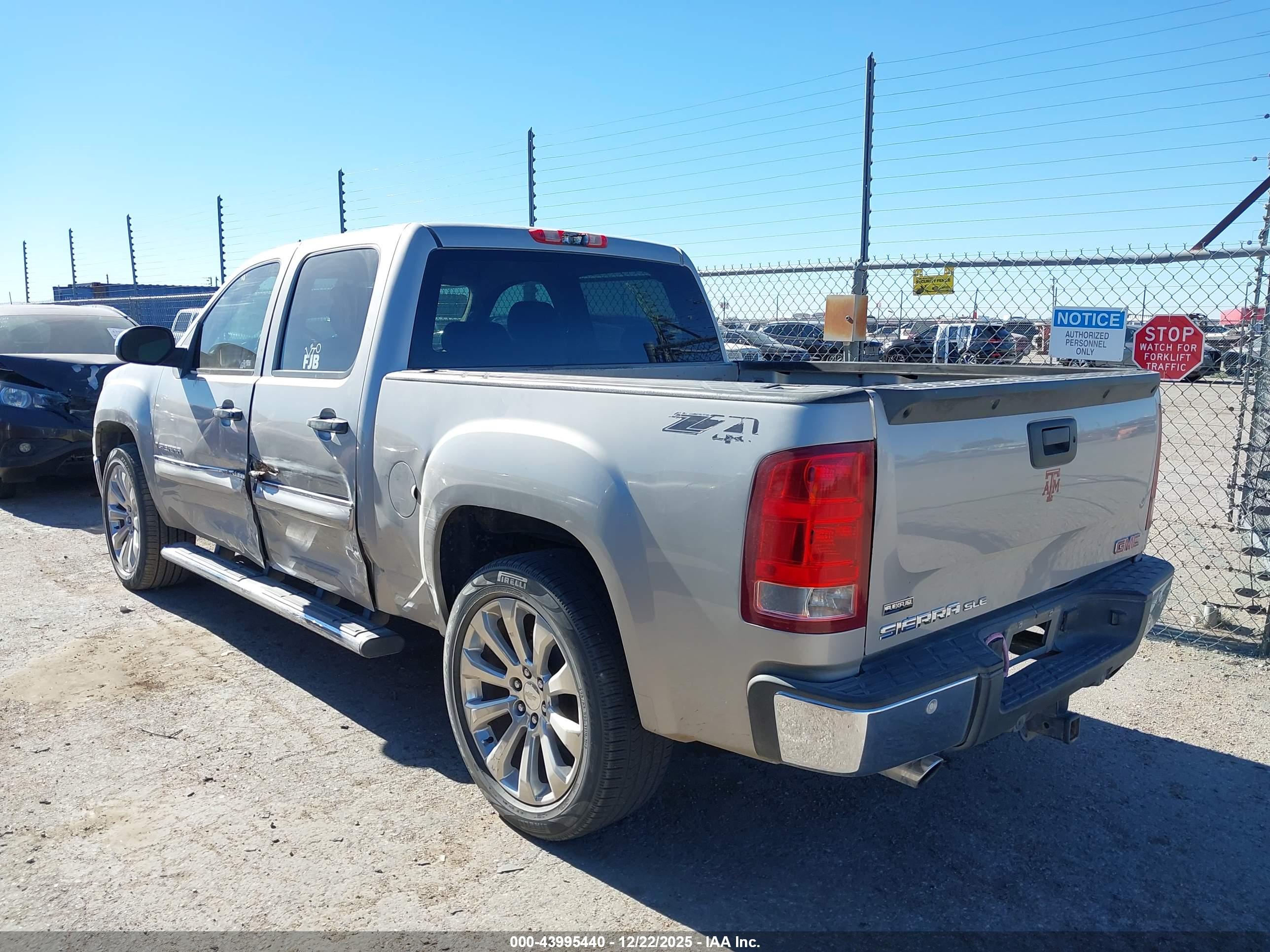 GMC SIERRA image 3