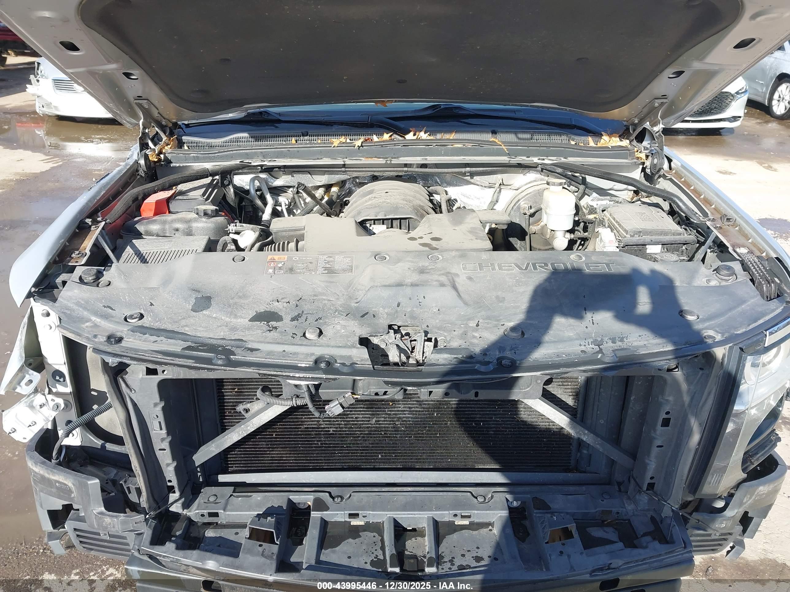 CHEVROLET SUBURBAN image 10