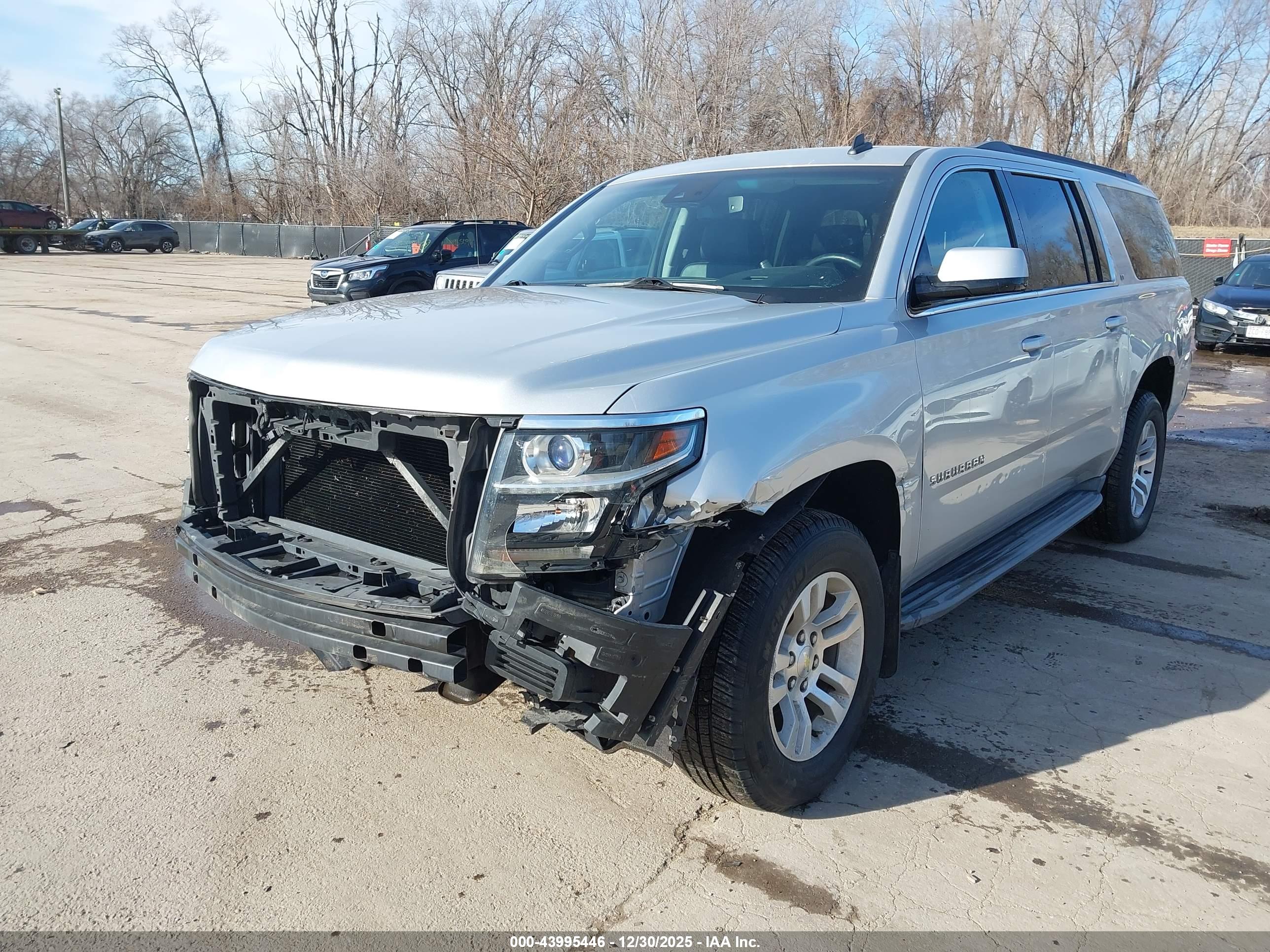 CHEVROLET SUBURBAN image 2
