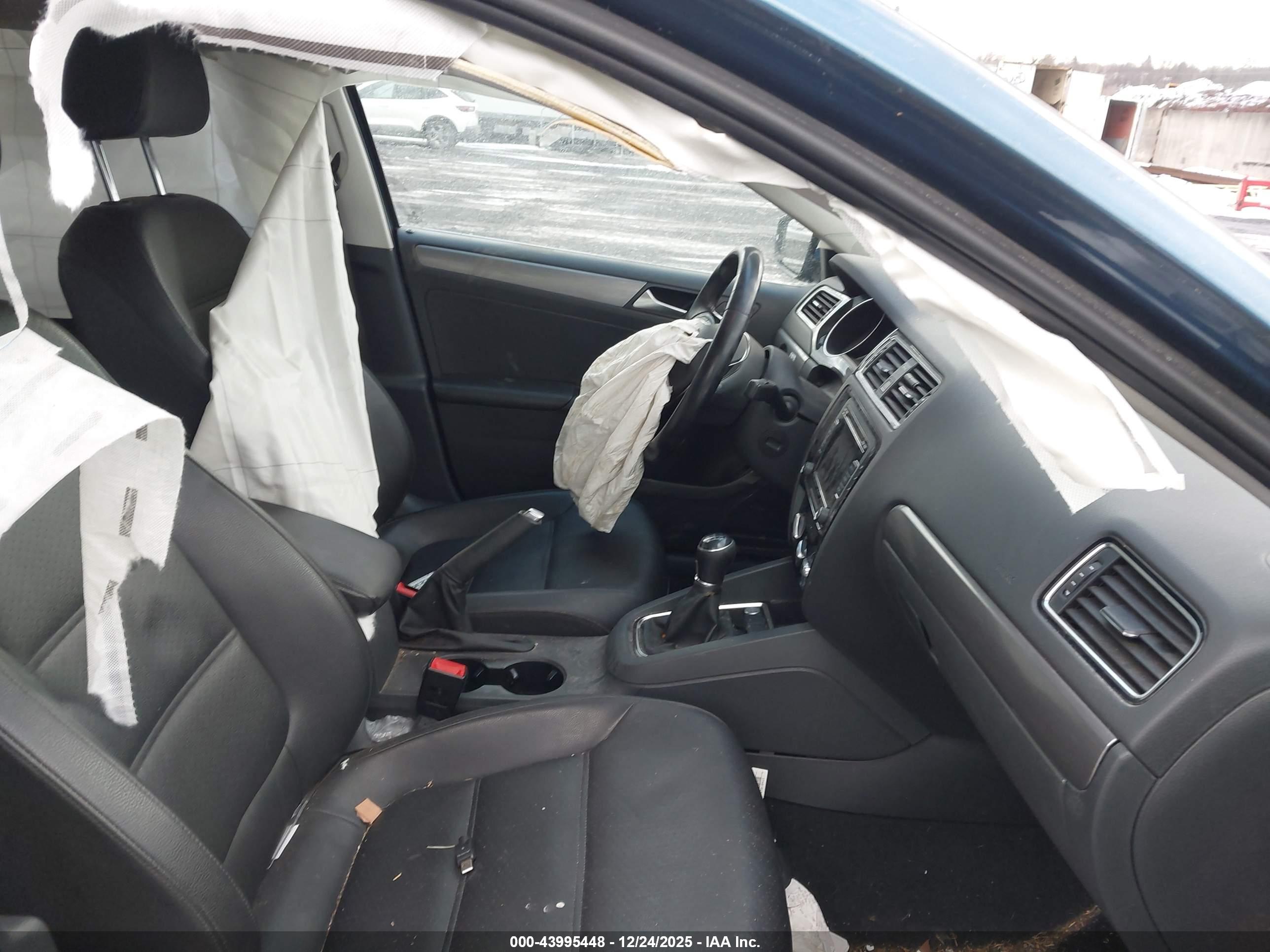 VOLKSWAGEN JETTA image 5