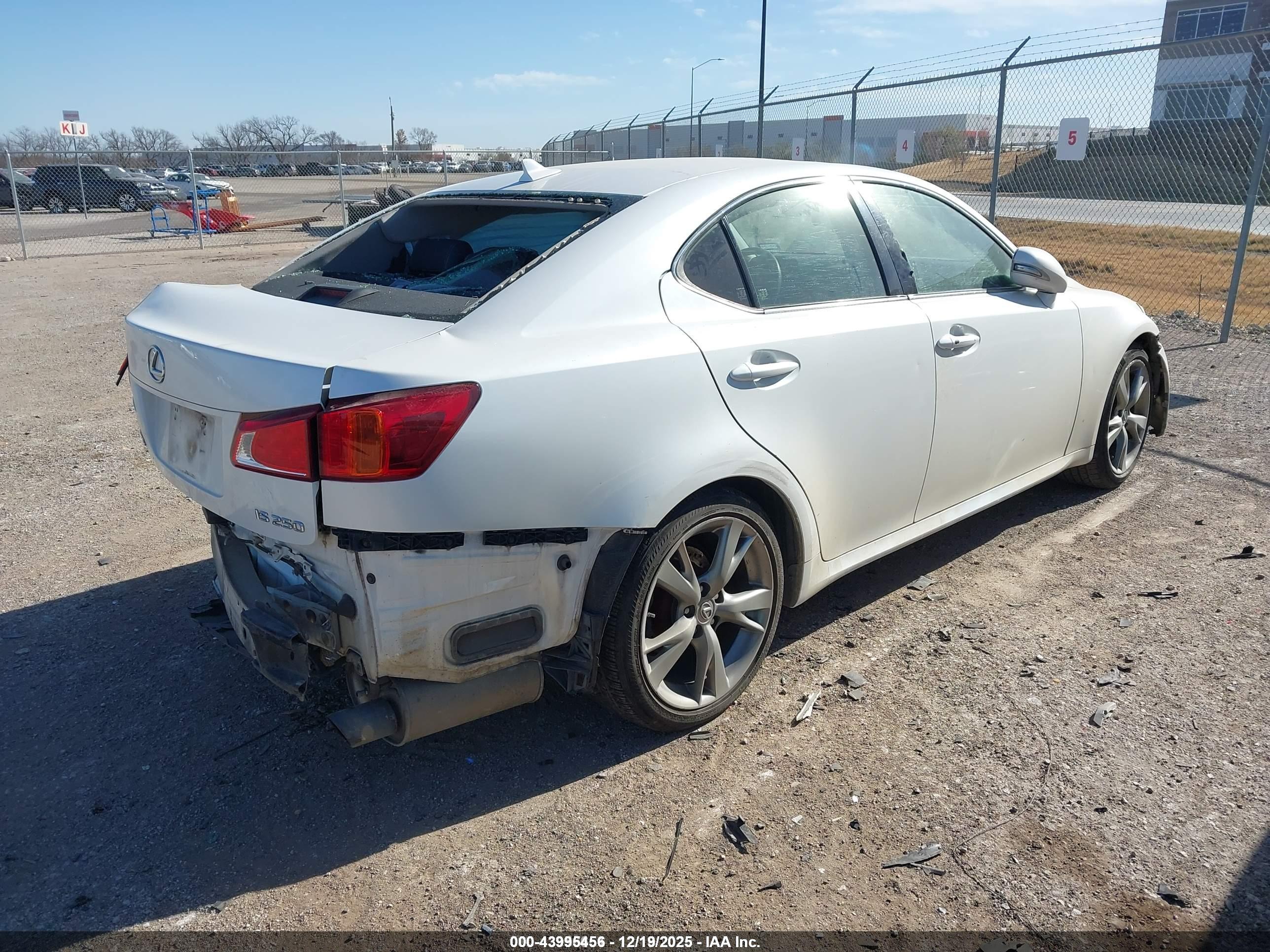 LEXUS IS image 4