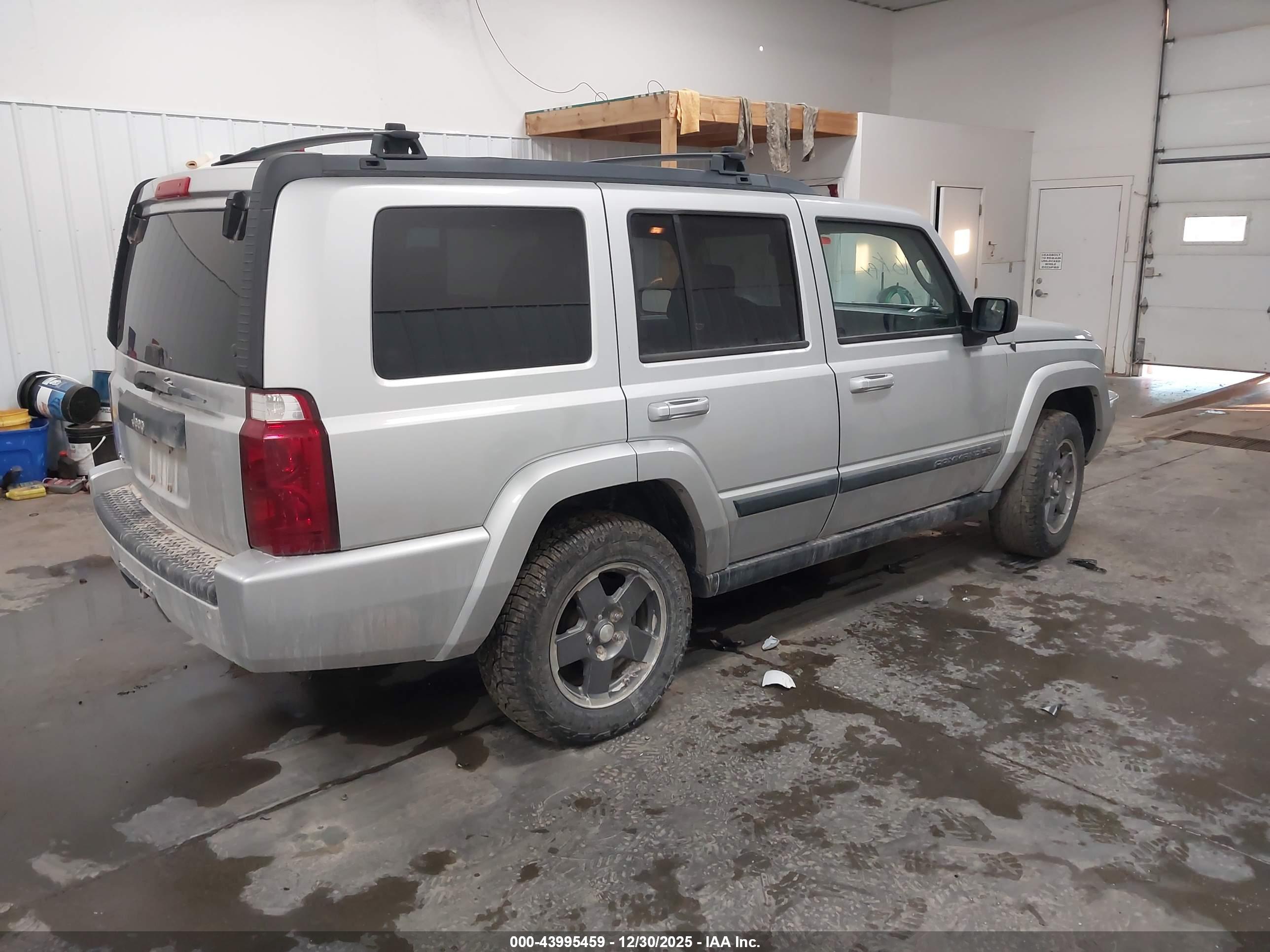 JEEP COMMANDER image 4