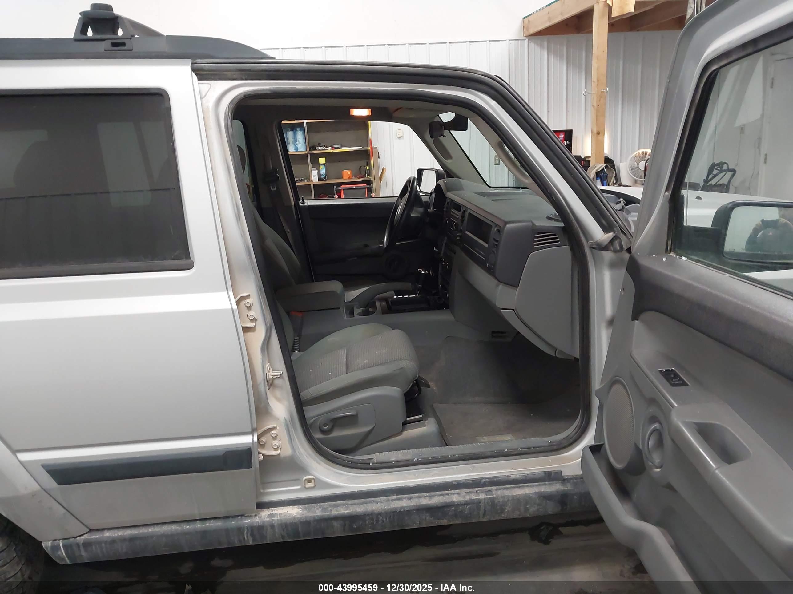 JEEP COMMANDER image 5