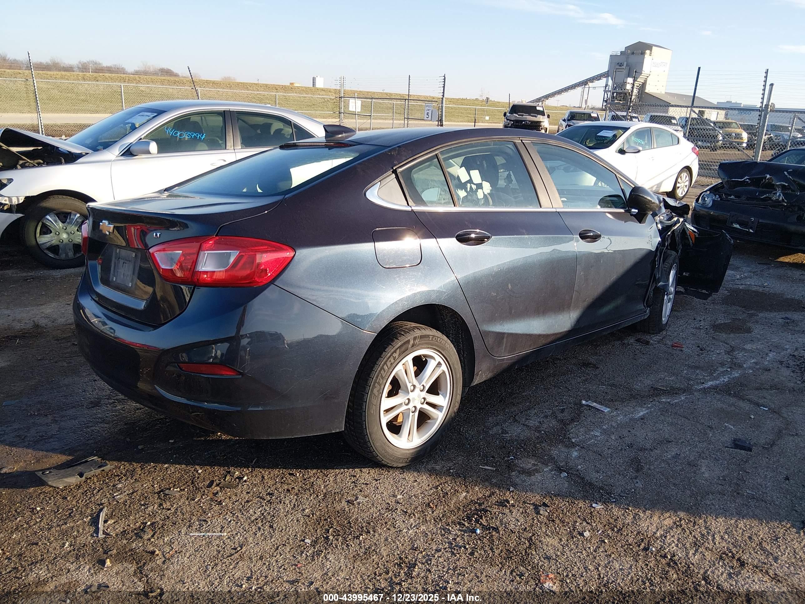 CHEVROLET CRUZE image 4