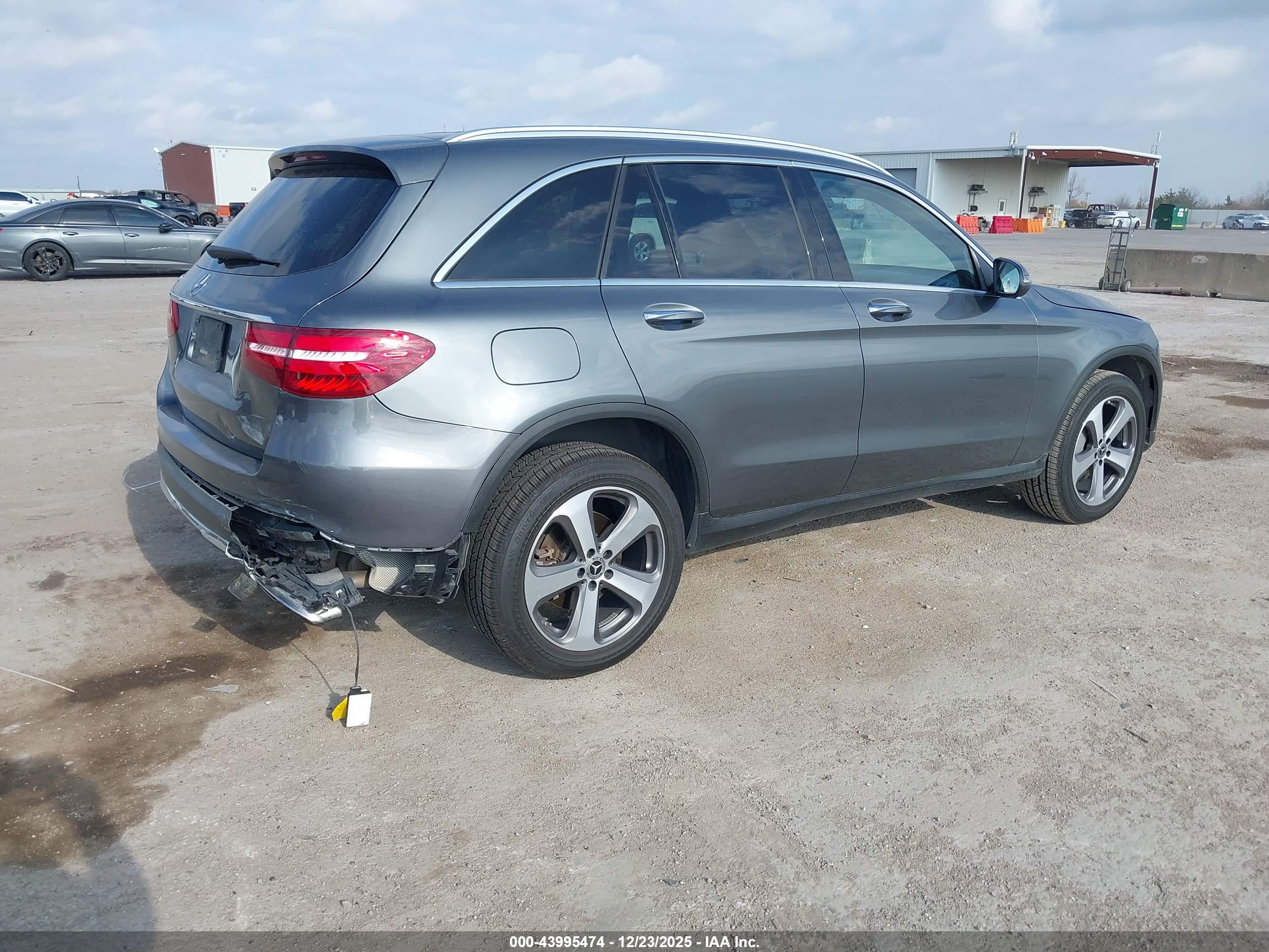 MERCEDES-BENZ GLC image 4