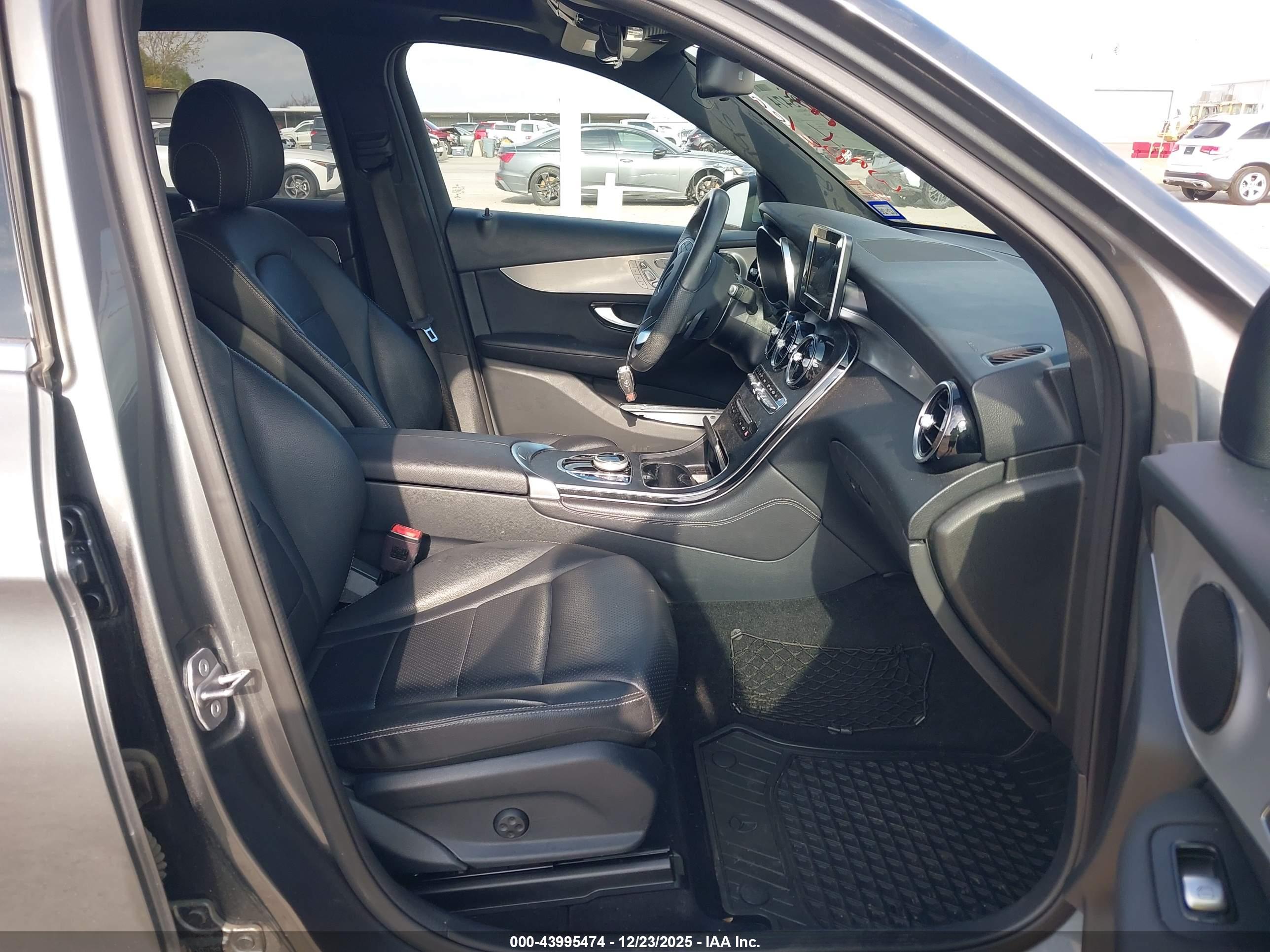 MERCEDES-BENZ GLC image 5
