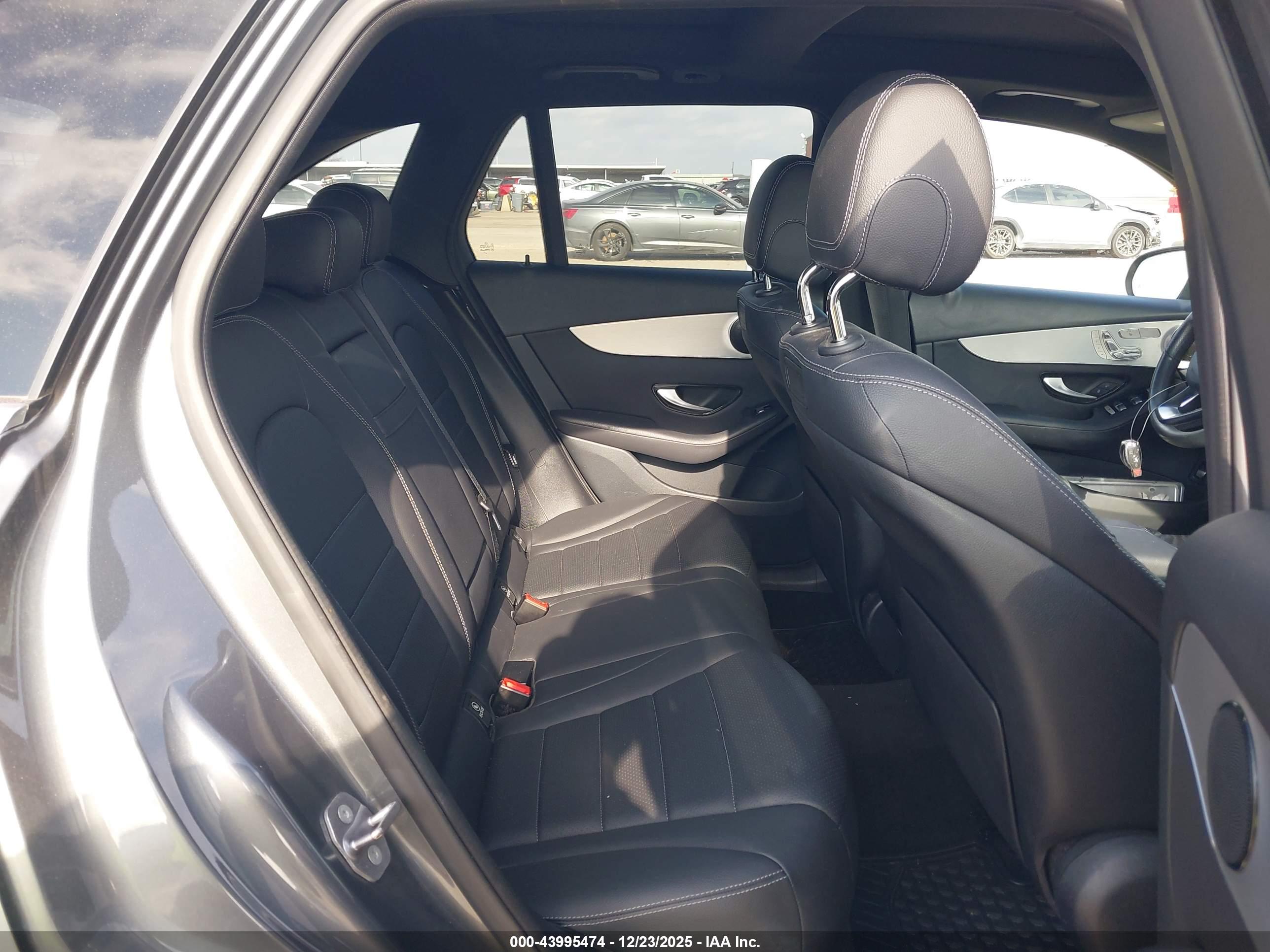 MERCEDES-BENZ GLC image 8