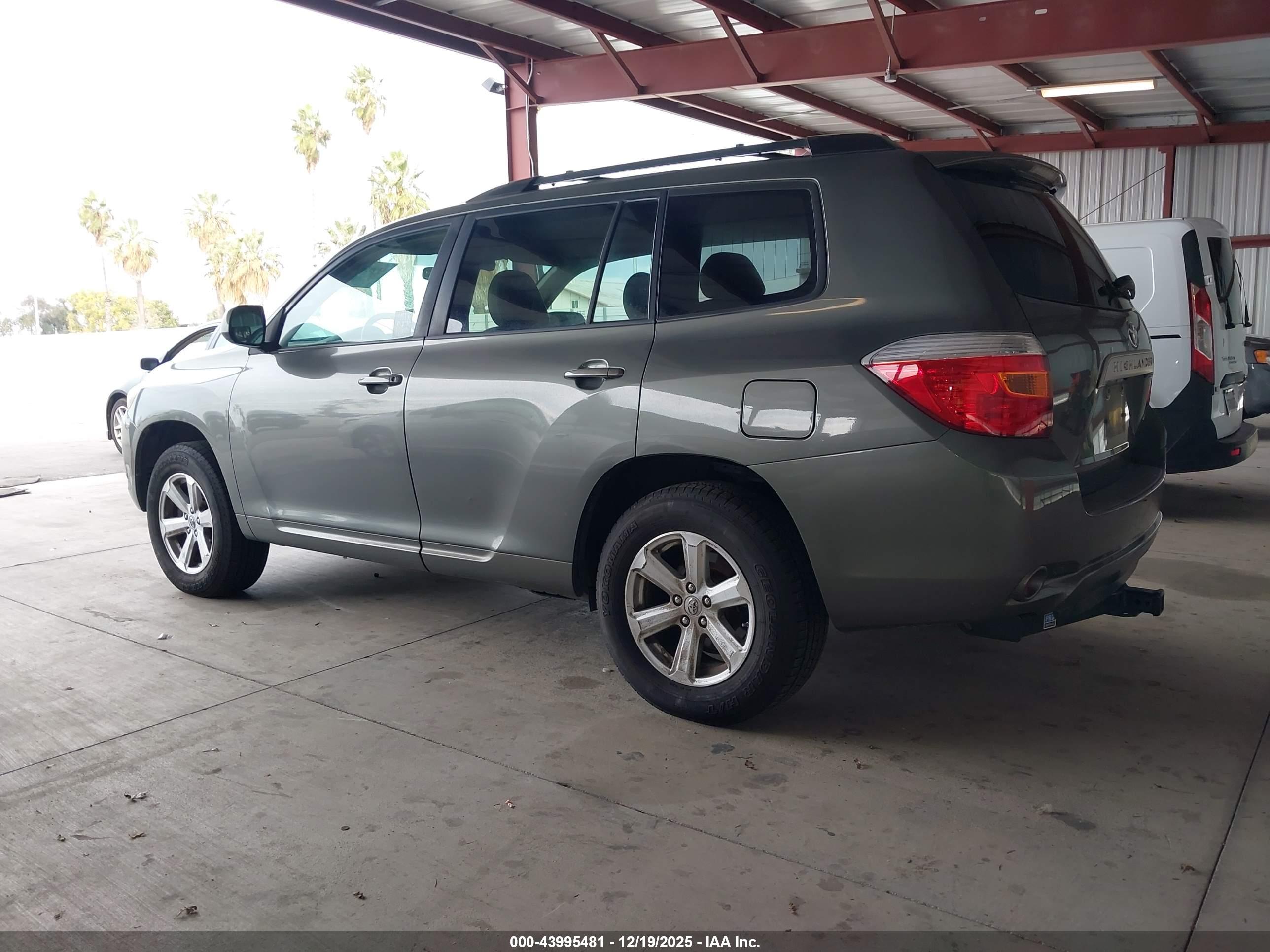 TOYOTA HIGHLANDER image 3