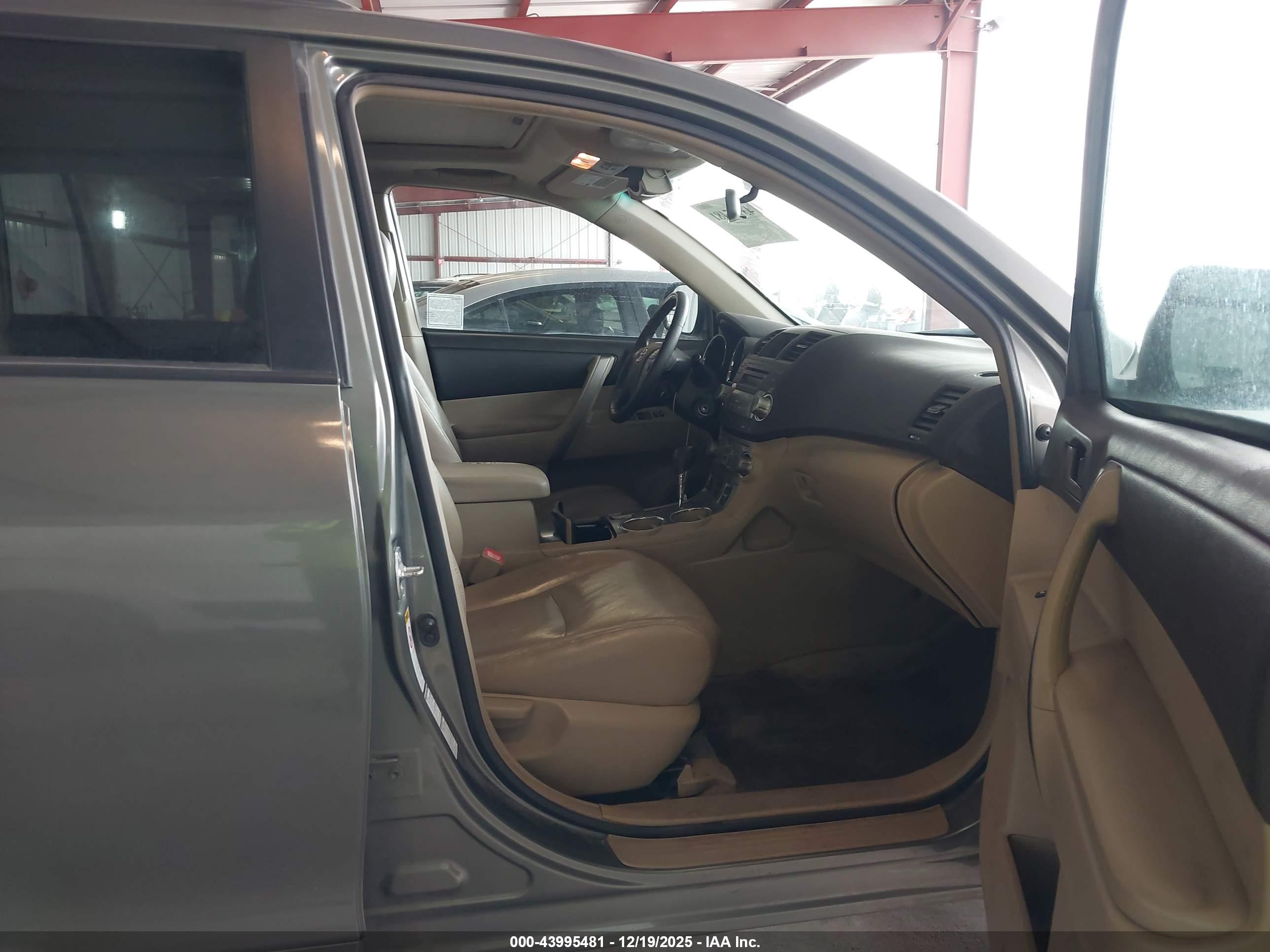 TOYOTA HIGHLANDER image 5