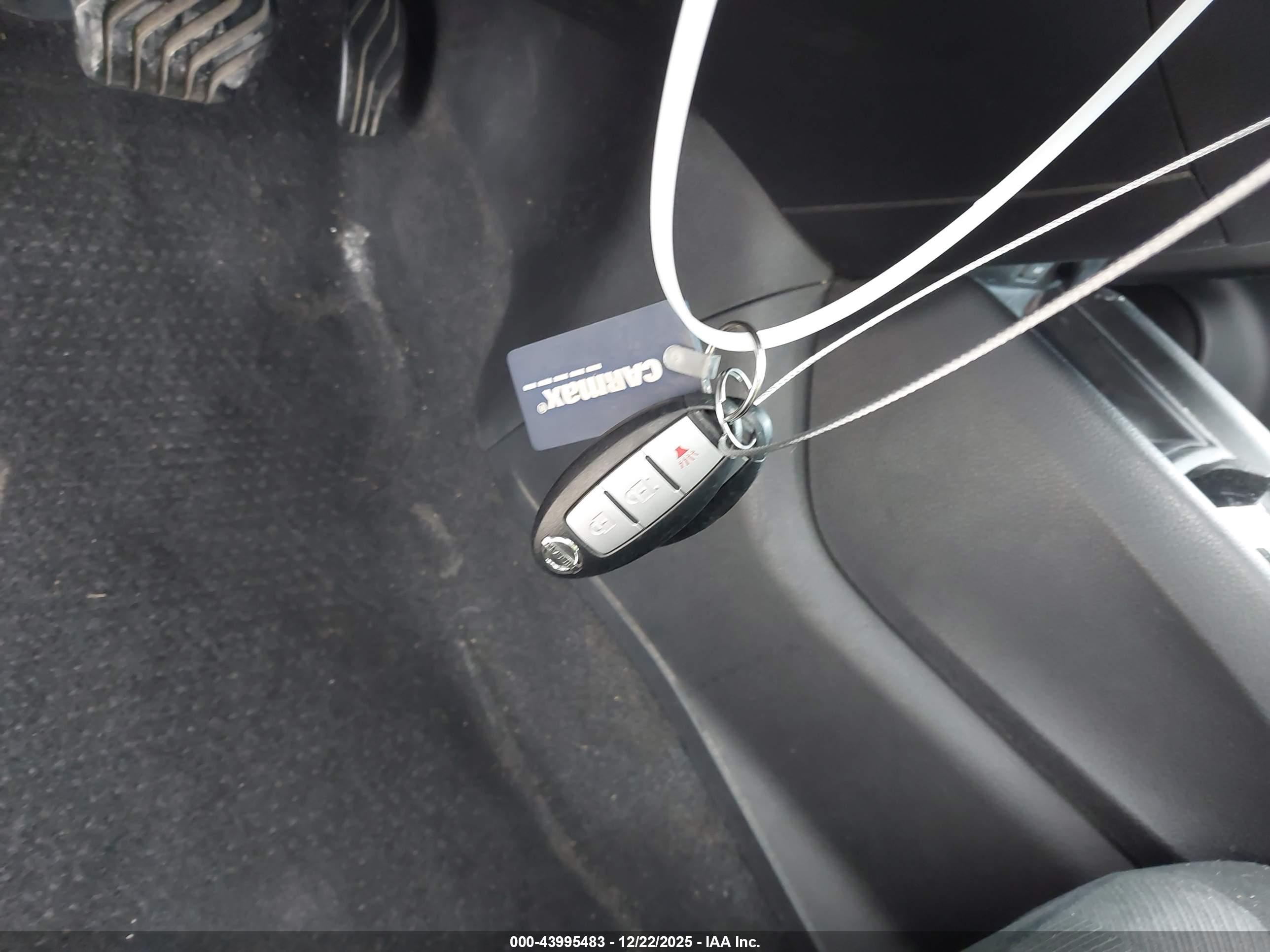 NISSAN ROGUE image 11