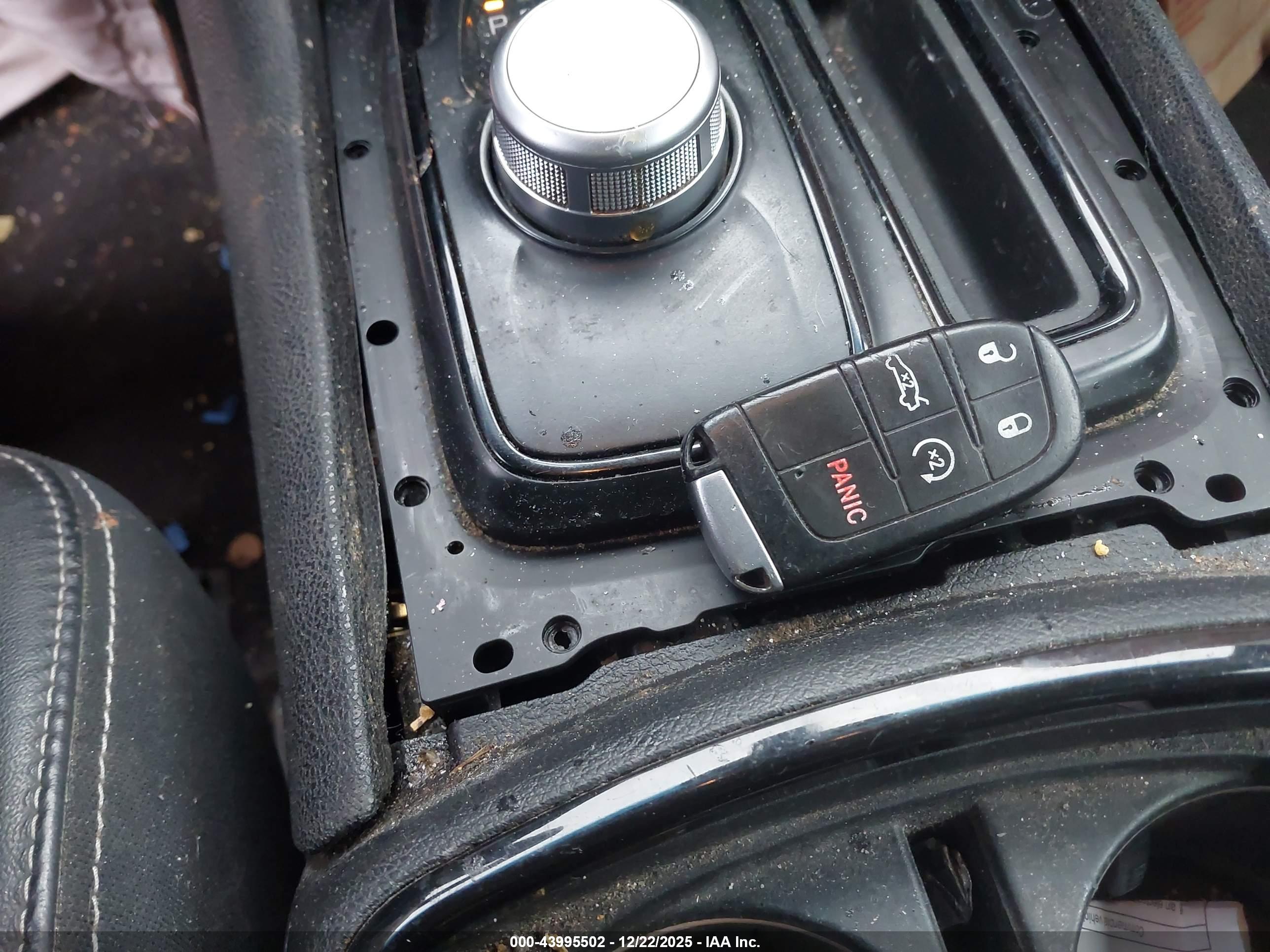 CHRYSLER 300 image 11
