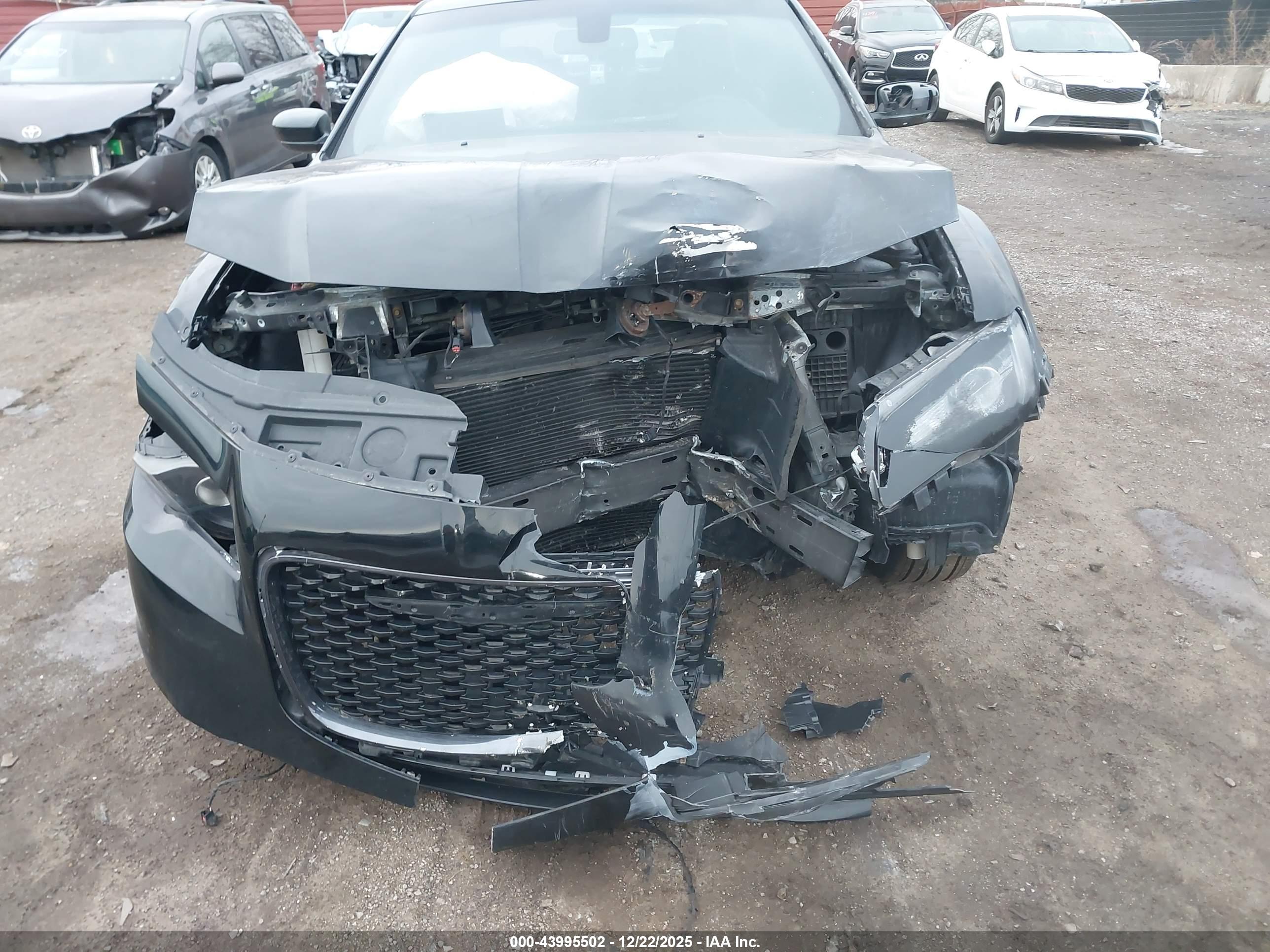 CHRYSLER 300 image 6