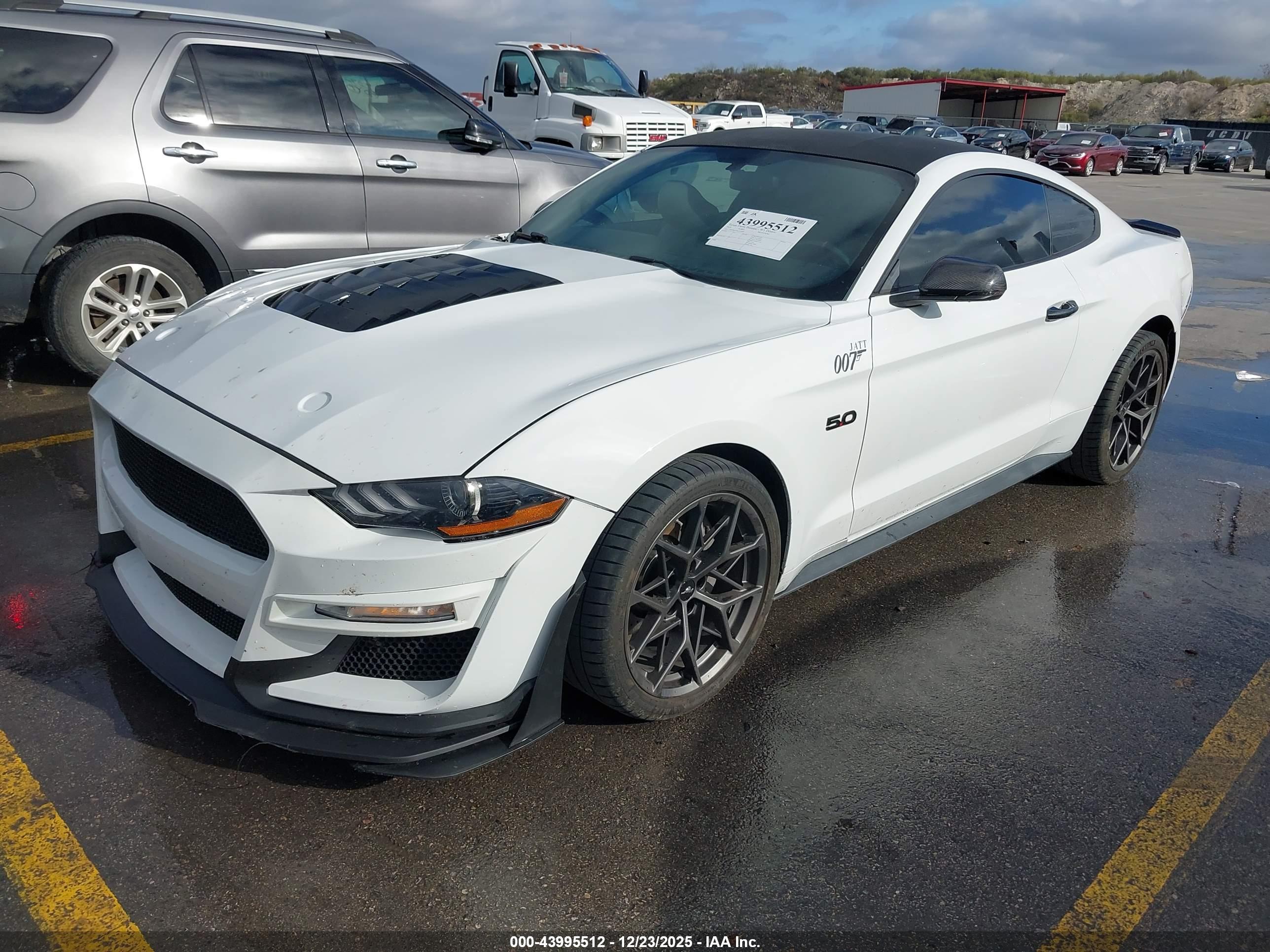 FORD MUSTANG image 2