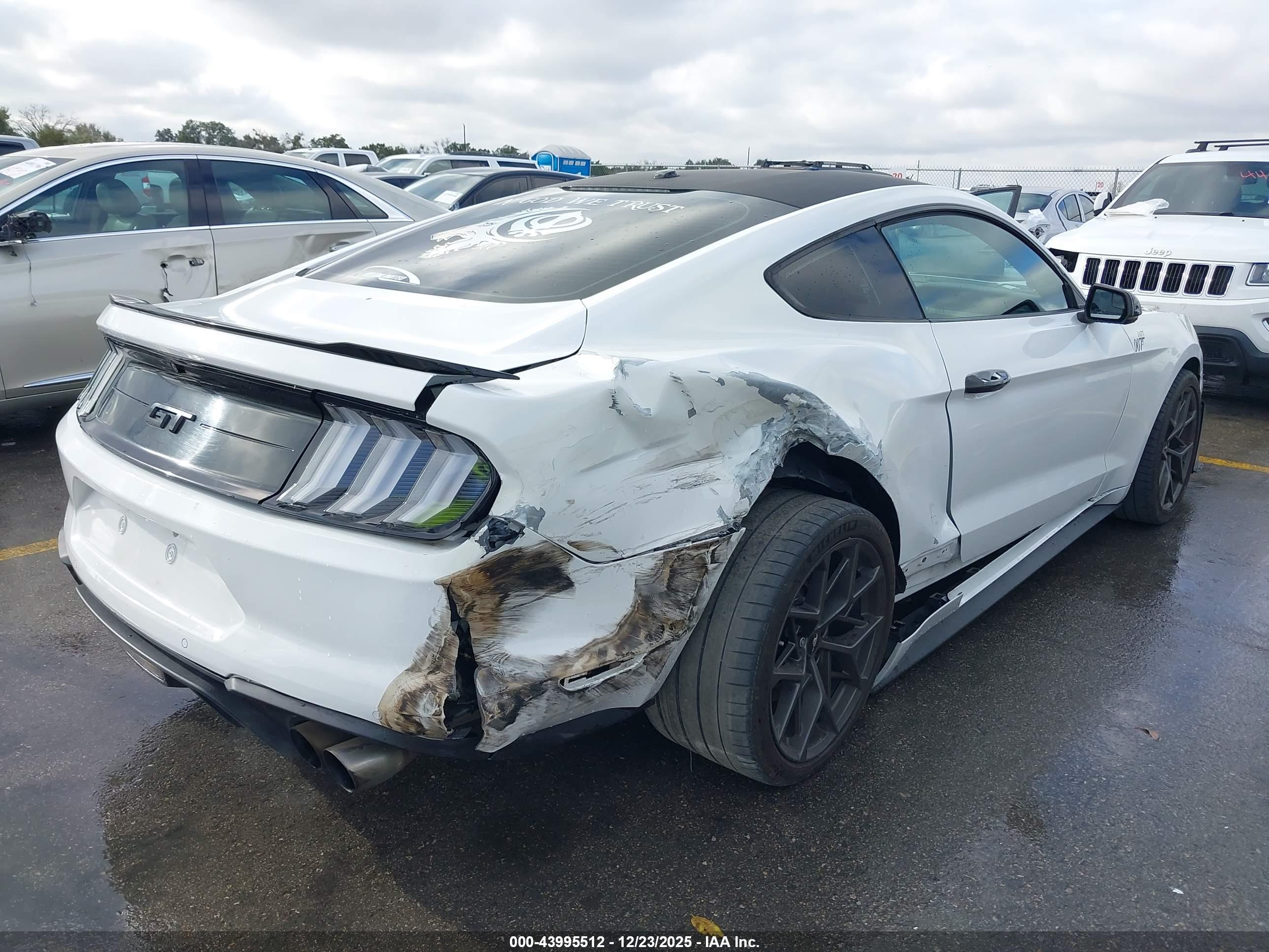 FORD MUSTANG image 6