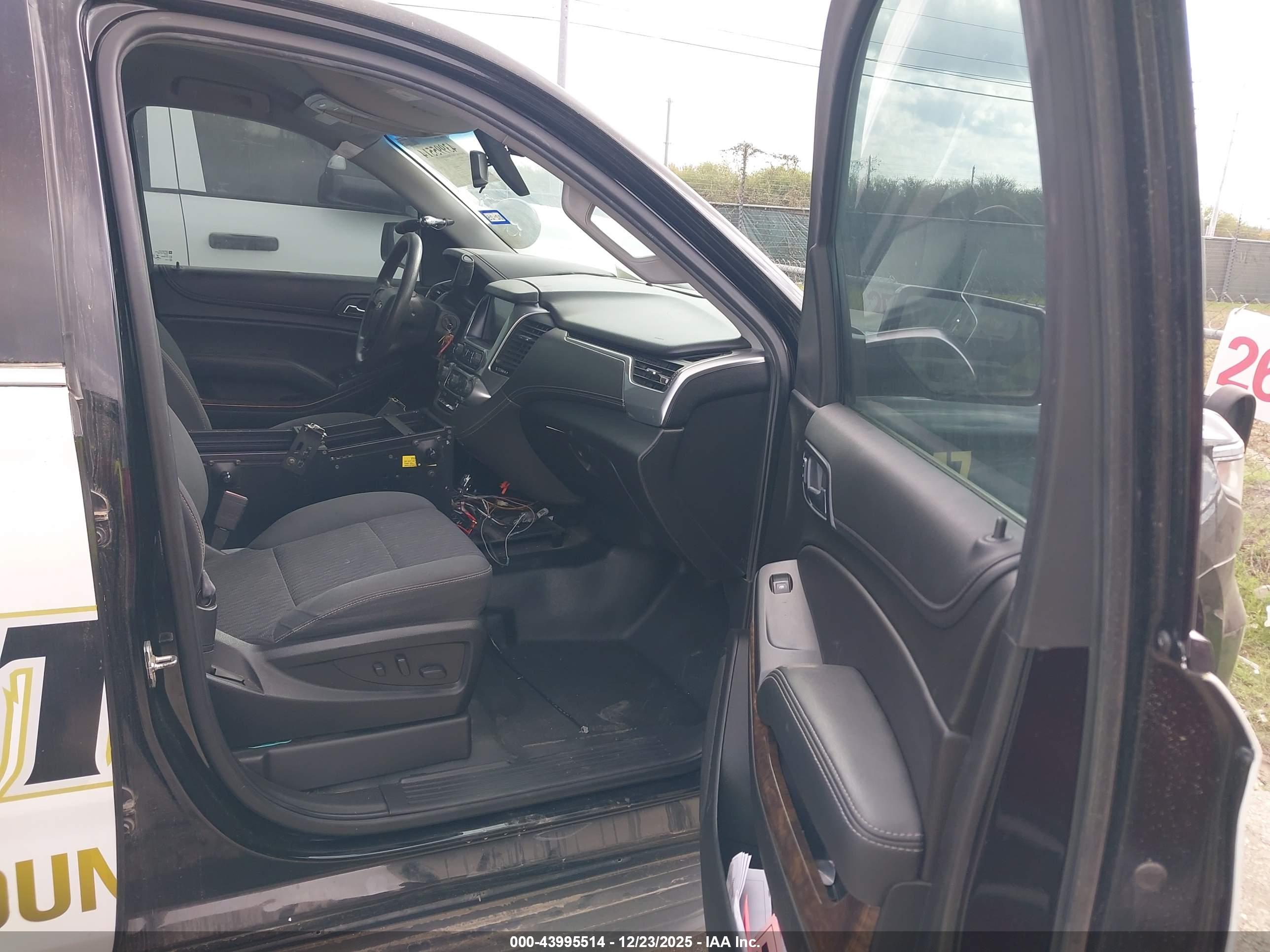 CHEVROLET TAHOE image 5