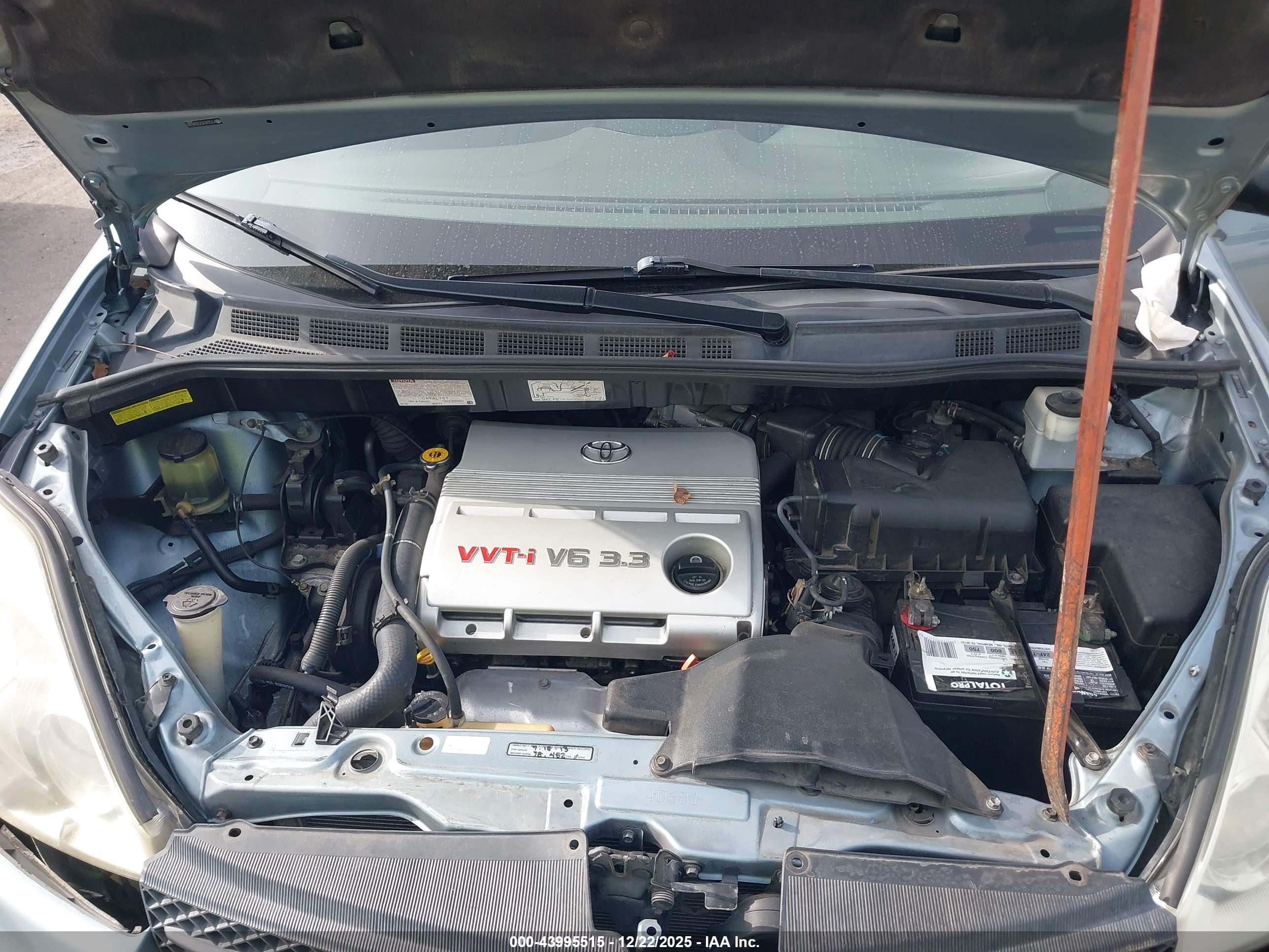 TOYOTA SIENNA image 10