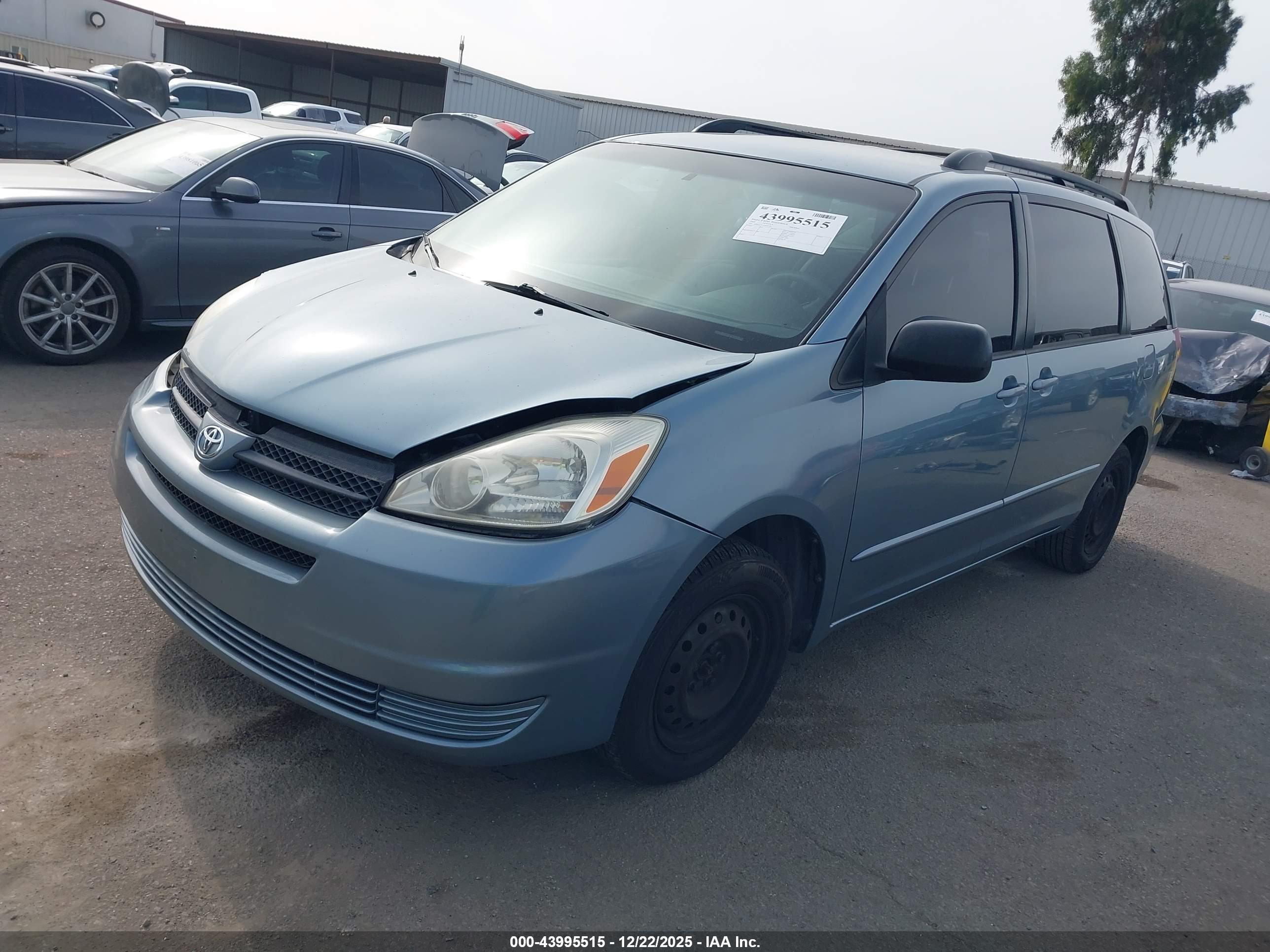 TOYOTA SIENNA image 2